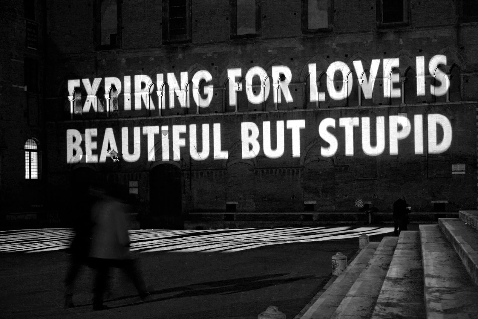Site: Santa Maria della Scala, Piazza Duomo, Siena, Italy
February 28–May 24, 2009
Text: Truisms, 1977–79
Projection: FX Productions; Charles Passarelli
Photo: Attilio Maranzano / Ela Bialkowska