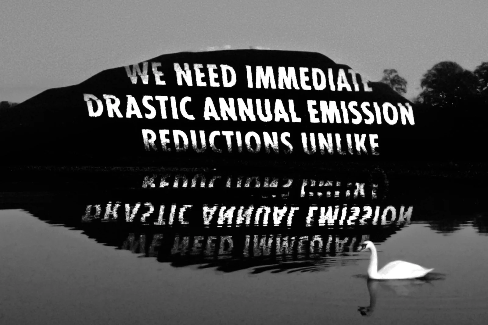 HURT EARTH, 2021
Light projection
Jupiter Artland, Edinburgh, Scotland
Text: Greta Thunberg, “There are no real climate leaders yet –who will step up at Cop26?,” The Guardian, October 21, 2021.Used with permission of the author.
© 2021 Jenny Holzer, 