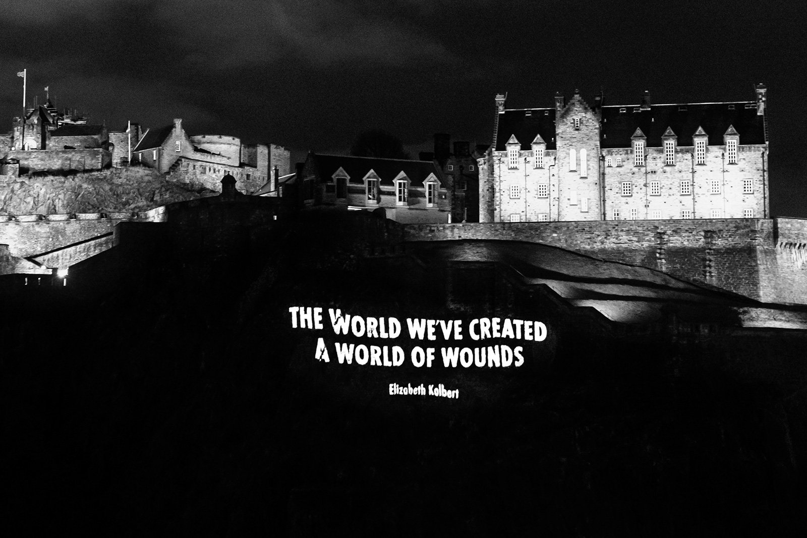 HURT EARTH, 2021
Light projection
Edinburgh Castle, Edinburgh, Scotland
Text: Elizabeth Kolbert, “How to Write About a Vanishing World,”New Yorker, October 8, 2018. Used with permission of theauthor.
© 2021 Jenny Holzer, member Artists Rights Society