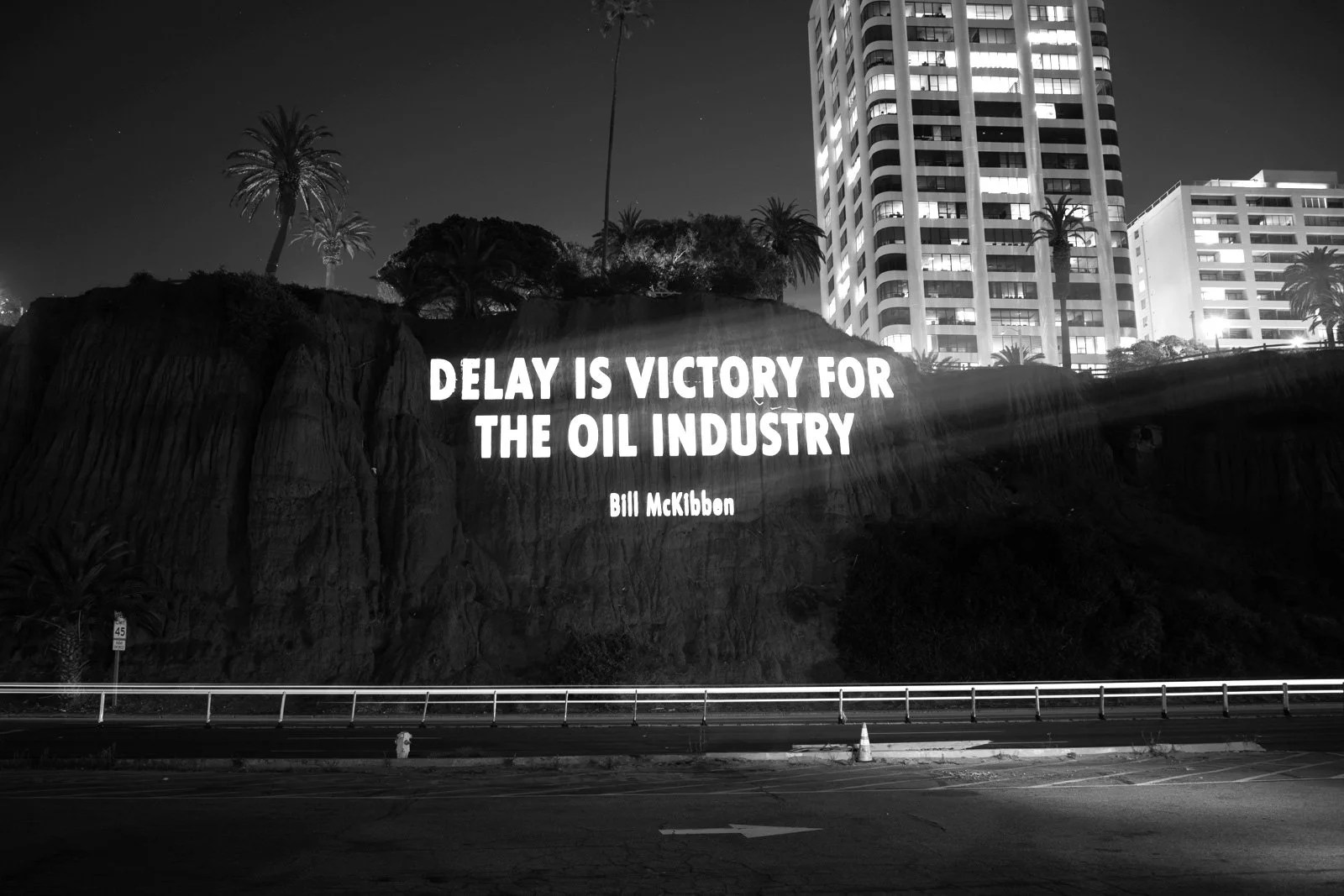 HURT EARTH, 2022
Light projection
Los Angeles
Text: “The U.N. Climate Panel Tries to Cut through the Smog”by Bill McKibben, © 2021 by the author, from the New Yorker,August 11, 2021. Used with permission of the author.
© 2022 Jenny Holzer, member Art