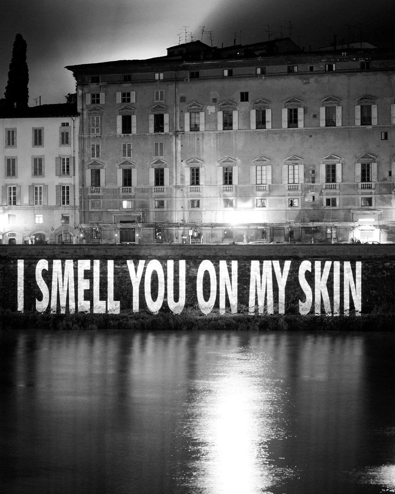 Site: Arno River, Palazzo Tempi, Via de’ Bardi, Florence, Italy
September 20-22, 1996
Text: Arno, 1996
Projection: Skypictures; Aubert Lee
Photo: Attilio Maranzano