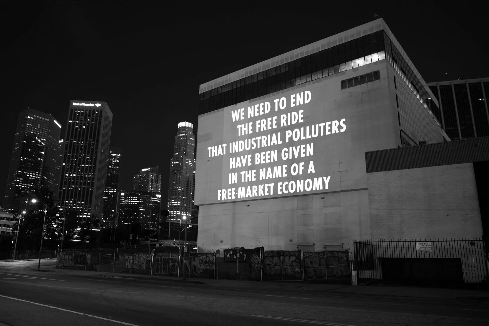 HURT EARTH, 2022
Light projection
Los Angeles
Text: Leonardo DiCaprio, address at UN Climate Summit, NewYork, September 23, 2014. Used with permission of author.
© 2022 Jenny Holzer, member Artists Rights Society (ARS), NY
Photo: Larry Hammerness