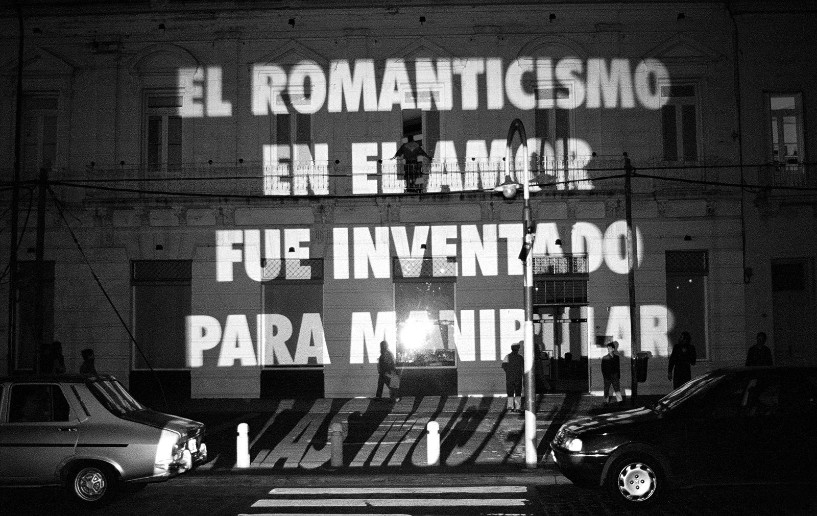 Site: Proa Foundation, Buenos Aires, Argentina
May 3, 2000
Text: Truisms, 1977–79
Projection: Skypictures; Aubert Lee
Photo: Gabriel Liporace