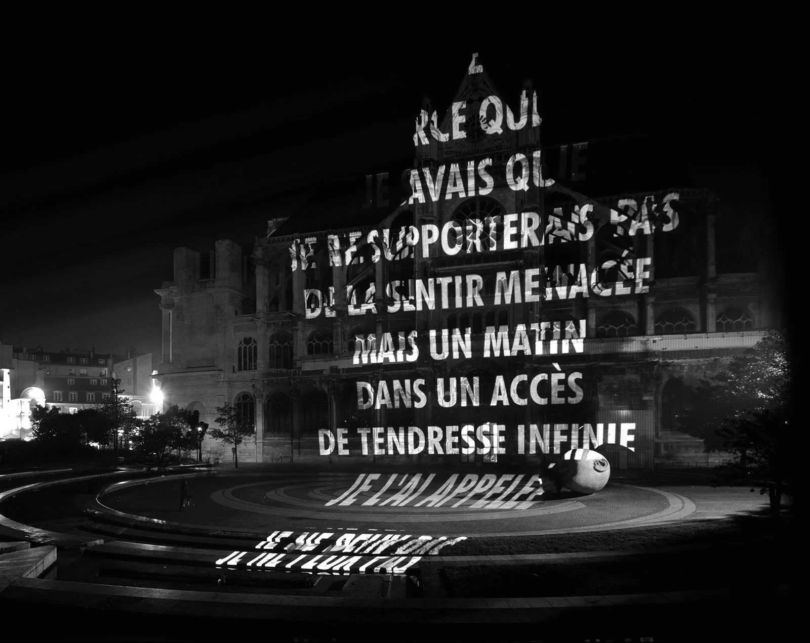 Site: Eglise Saint-Eustache, Paris
November 3, 2001
Text: Mother and Child, 1990
Projection: FX Productions; Charles Passarelli; Laurent Benetiere
Photo: Attilio Maranzano