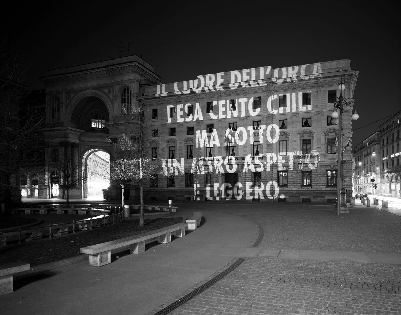 Site: Piazza della Scala, Milan, Italy
March 29, 2007
Text: “Lode della cattiva considerazione di sé” from Vista con granello di sabbia by Wisława Szymborska. Italian translation by Pietro Marchesani, copyright © 1998 by Adelphi Edizioni S.p.A. Used/