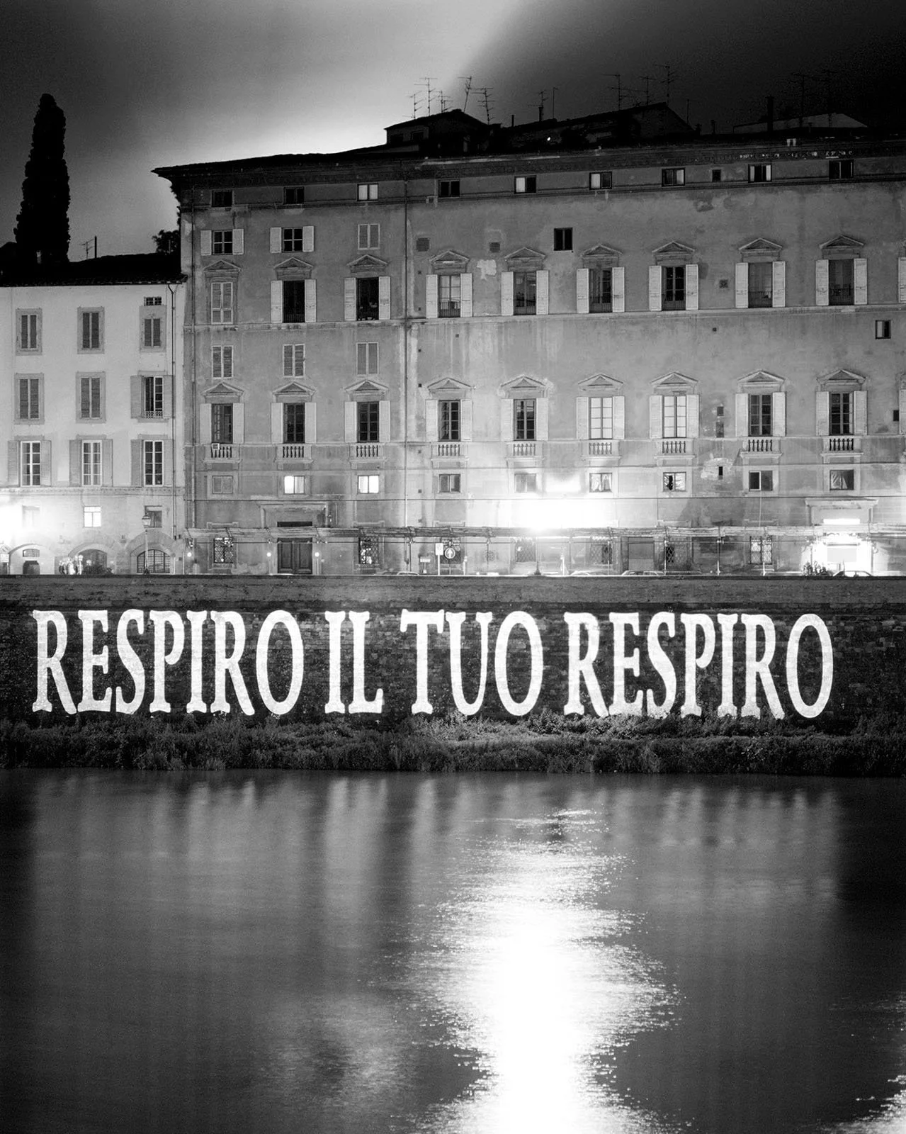 Site: Arno River, Palazzo Tempi, Via de’ Bardi, Florence, Italy
September 20-22, 1996
Text: Arno, 1996
Projection: Skypictures; Aubert Lee
Photo: Attilio Maranzano