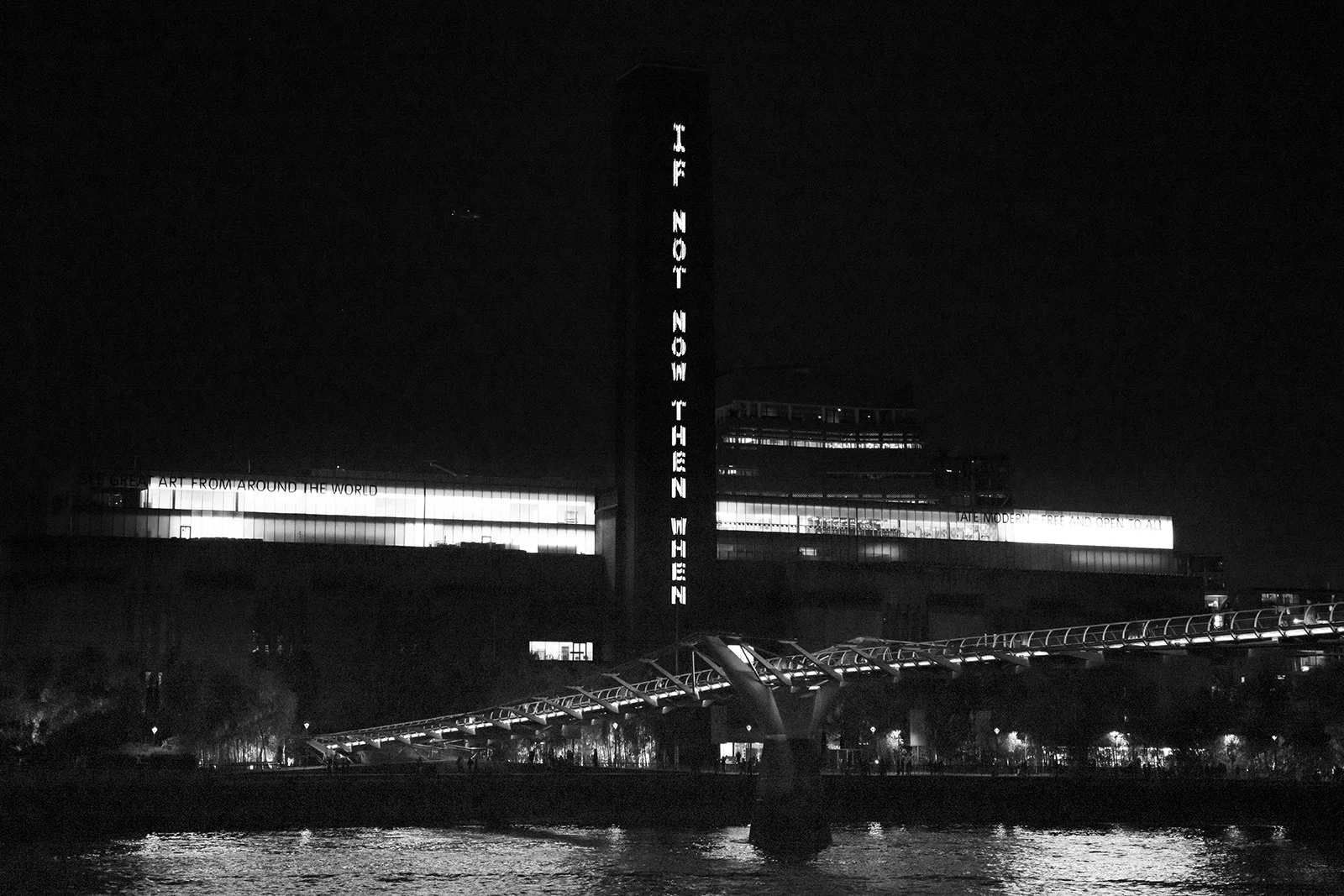 HURT EARTH, 2021
Light projection
Tate Modern, London
Text: Protest sign
© 2021 Jenny Holzer, member Artists Rights Society (ARS), NY
Photo: Lee Pretious