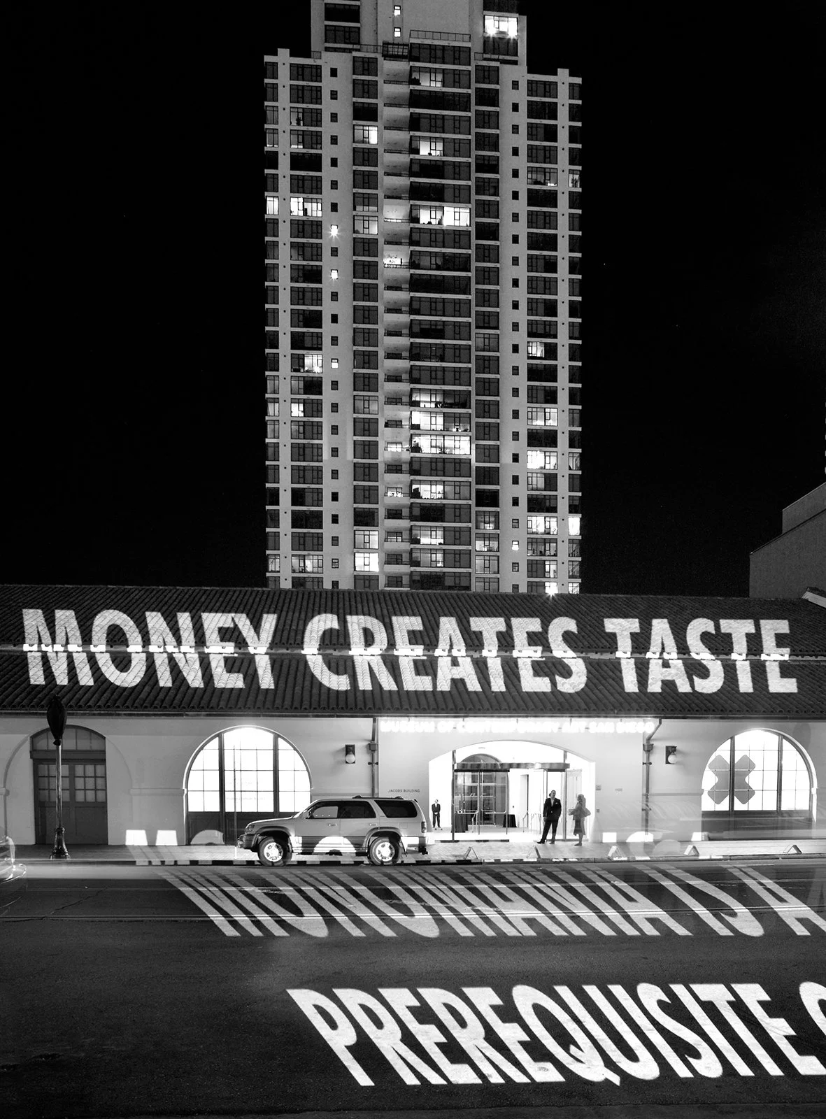 Site: Museum of Contemporary Art San Diego, San Diego, California, USA
January 19, 2007
Text: Truisms, 1977–79
Projection: FX Productions; Charles Passarelli
Photo: Philipp Scholz Rittermann