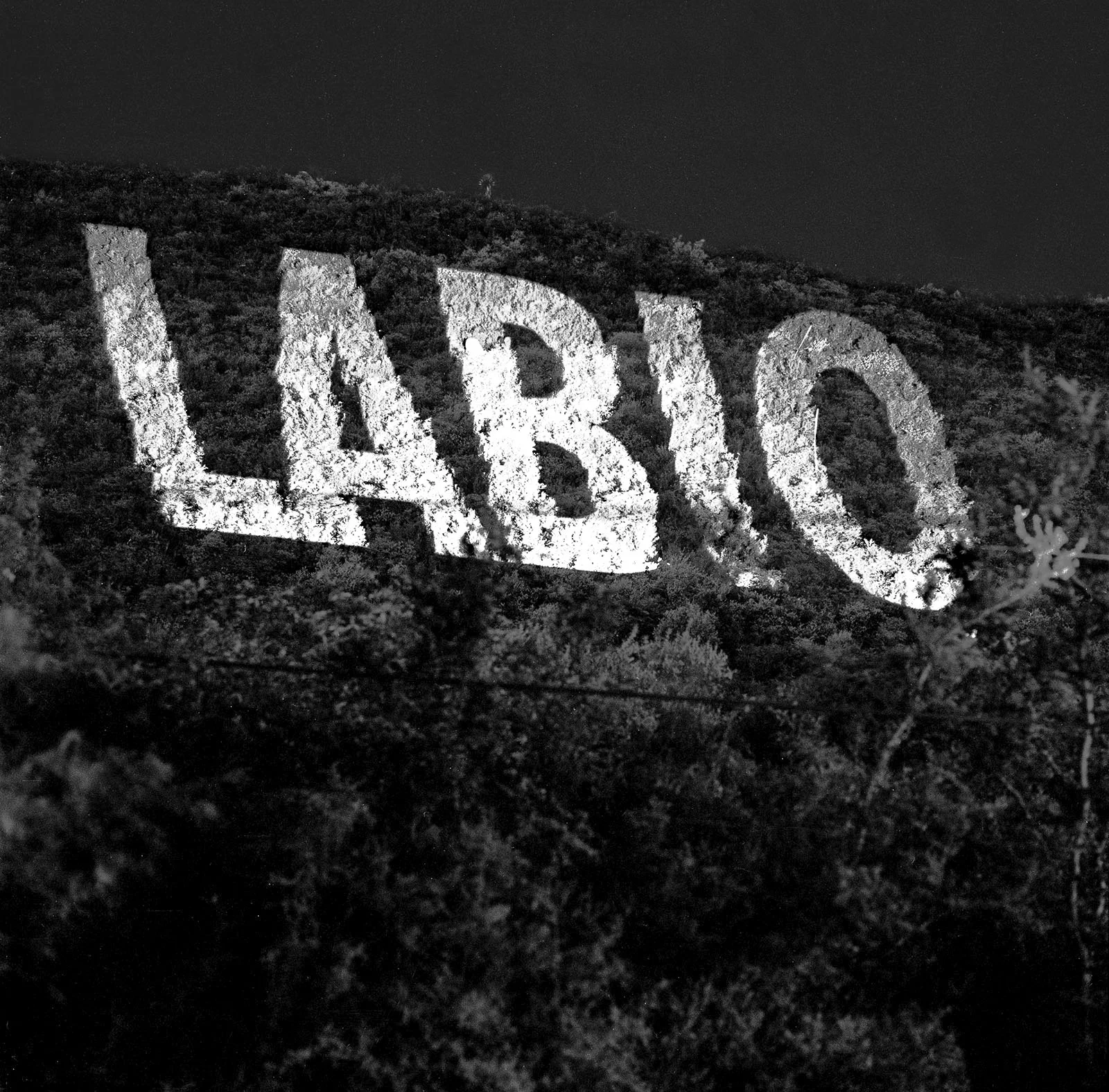 Site: Loma Larga, Monterrey, Mexico
July 21, 2001
Text: Arno, 1996
Projection: FX Productions; Charles Passarelli
Photo: Roberto Ortiz Giacomán
