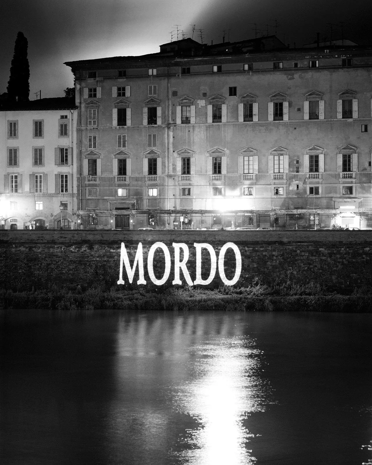 Site: Arno River, Palazzo Tempi, Via de’ Bardi, Florence, Italy
September 20-22, 1996
Text: Arno, 1996
Projection: Skypictures; Aubert Lee
Photo: Attilio Maranzano
