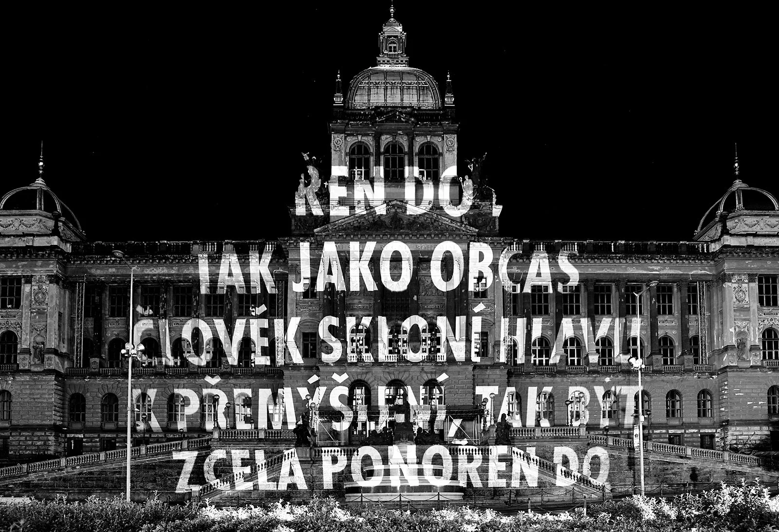 Site: National Museum, Wenceslas Square, Prague
April 29–May 6, 2009
Text: “V noci” from Povídky III (Manželský pár a jiné texty z pozůstalosti) by Franz Kafka. The Work of Franz Kafka St. 3, Franz Kafka Publishing, Prague: 2003.
Projection: FX Produ