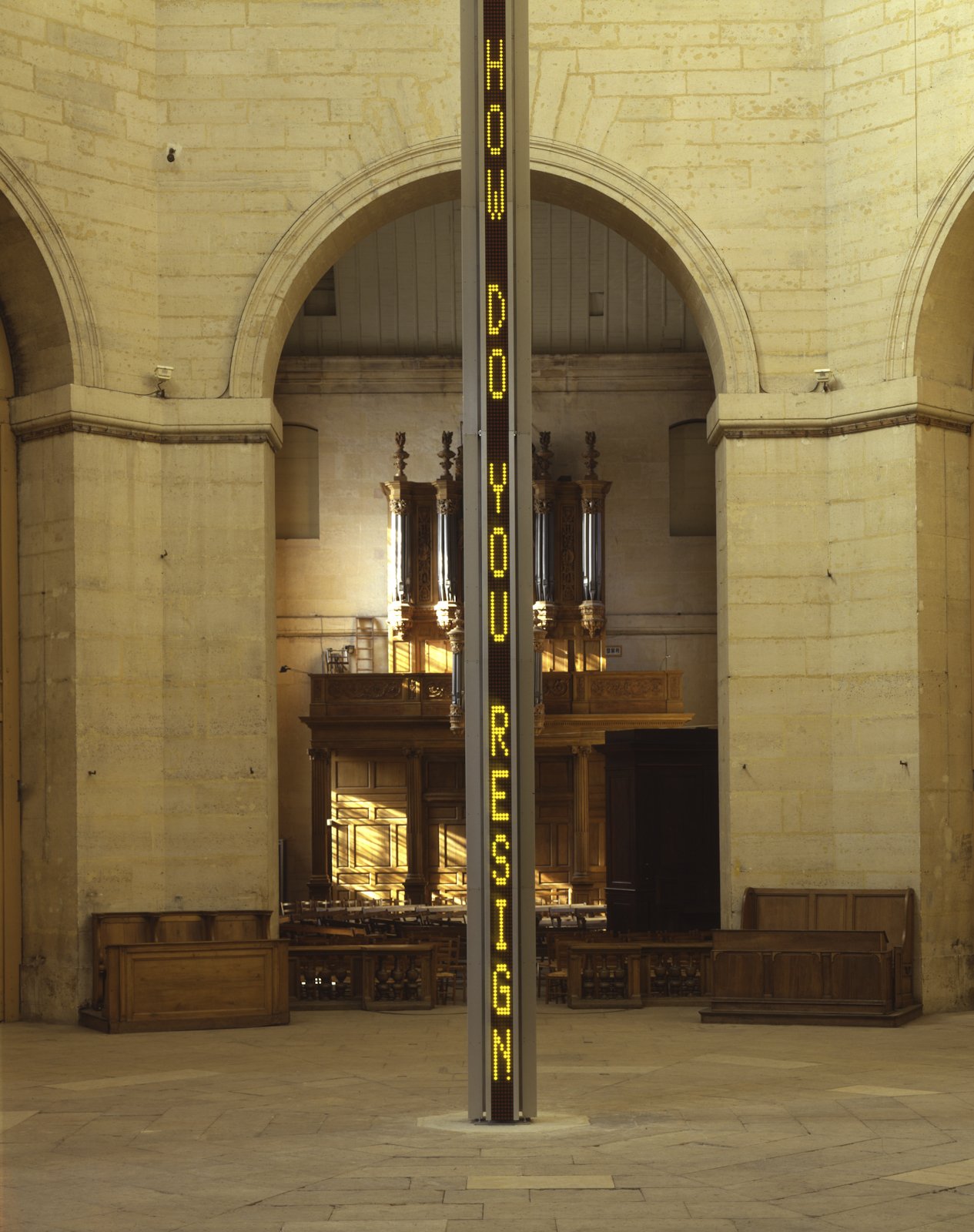 Site: Chapelle Saint-Louis de la Salpêtrière, Paris
September 20–November 4, 2001
Text: Living, 1980–82
Photo: Attilio Maranzano
