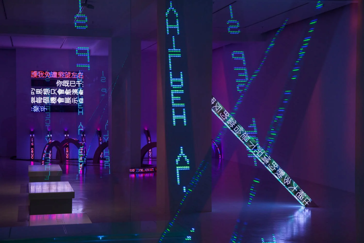 Site: Pearl Lam Galleries, Hong Kong
September 19–November 2, 2013
Text: Survival, 1983–85; Truisms, 1977–79
Photo: Collin LaFleche