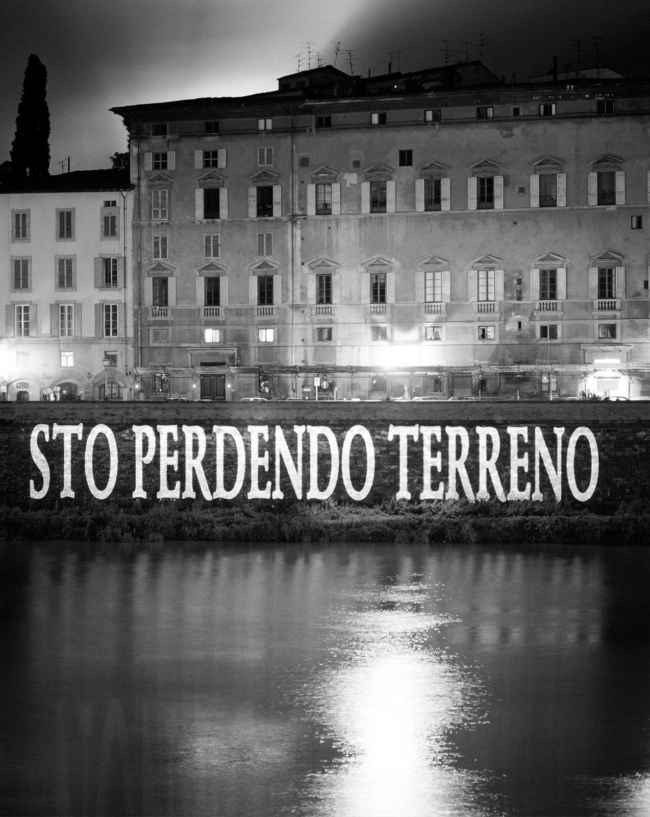 Site: Arno River, Palazzo Tempi, Via de’ Bardi, Florence, Italy
September 20-22, 1996
Text: Arno, 1996
Projection: Skypictures; Aubert Lee
Photo: Attilio Maranzano