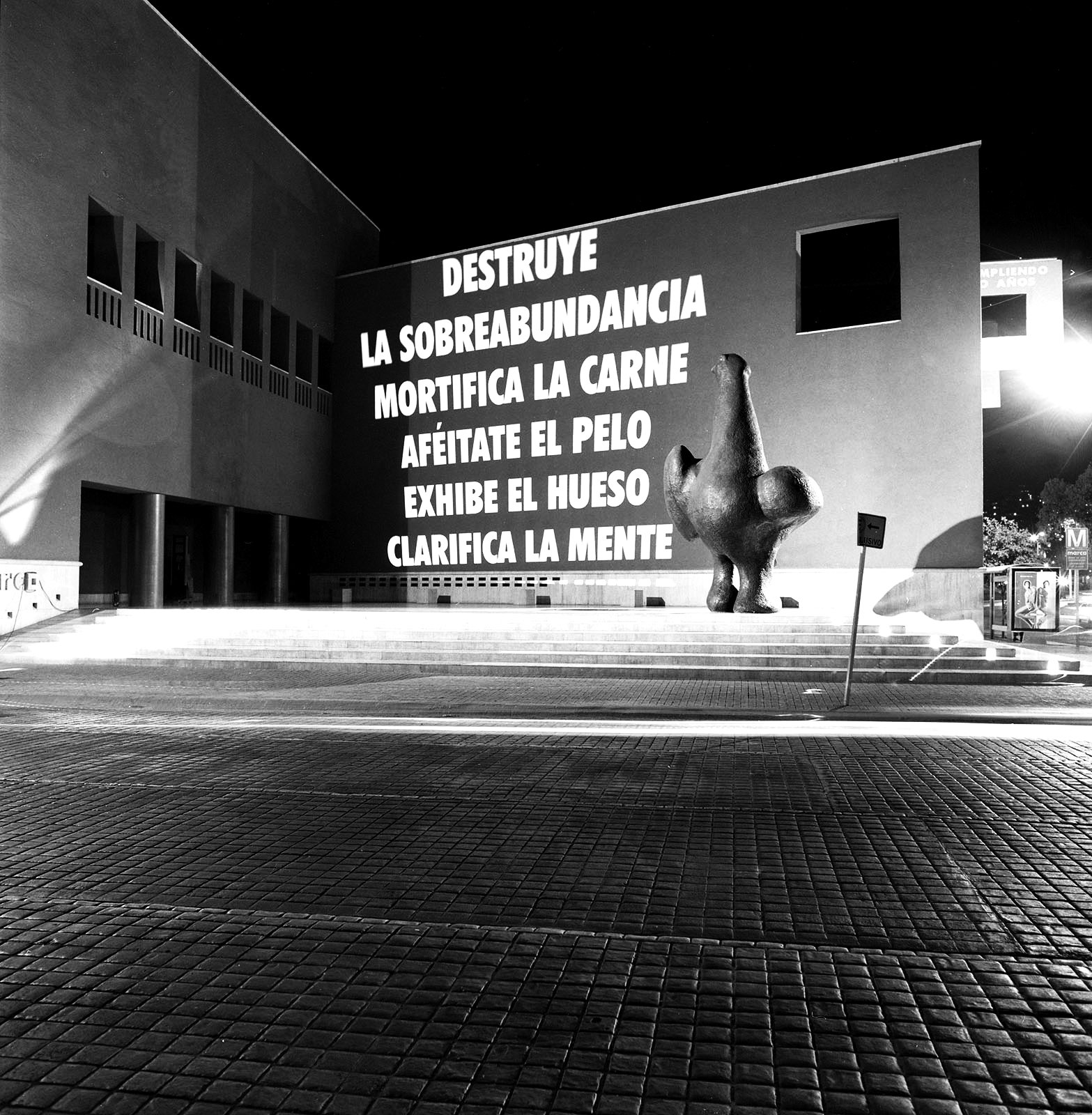 Site: Monterrey Contemporary Art Museum, Monterrey, Mexico
July 15 & 19–20, 2001
Text: Inflammatory Essays, 1979–82
Projection: FX Productions; Charles Passarelli
Photo: Roberto Ortiz Giacomán