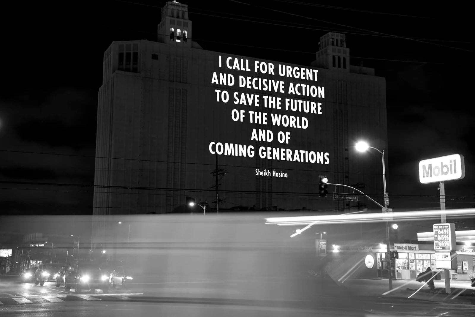 HURT EARTH, 2022
Light projection
Los Angeles
Text: Sheikh Hasina quoted in Climate Vulnerable Forum, e-mailto Jenny Holzer Studio, September 23, 2021. Used withpermission of the author.
© 2022 Jenny Holzer, member Artists Rights Society (ARS), NY
Ph