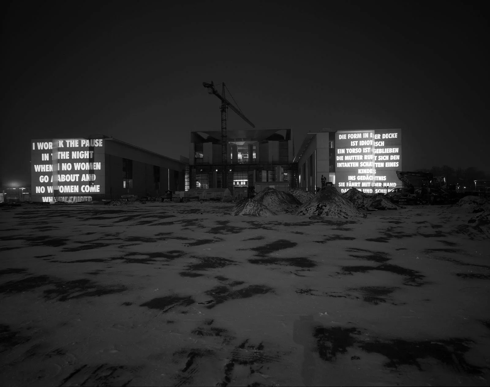 Site: German Chancellery, Berlin, Germany
February 4, 2001
Text: Blue, 1998; War, 1992
Projection: FX Productions; Charles Passarelli
Photo: Attilio Maranzano