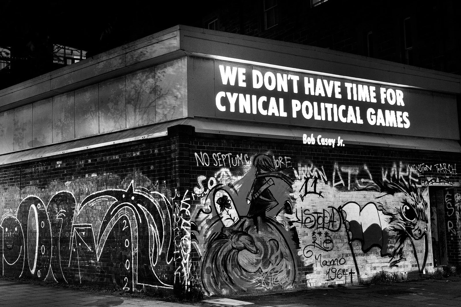 HURT EARTH, 2021
Light projection
Edinburgh, Scotland
Text: Bob Casey Jr., “The Green New Deal,” US Congressionalhearing, March 26, 2019
© 2021 Jenny Holzer, member Artists Rights Society (ARS), NY
Photo: Ryan Buchanan