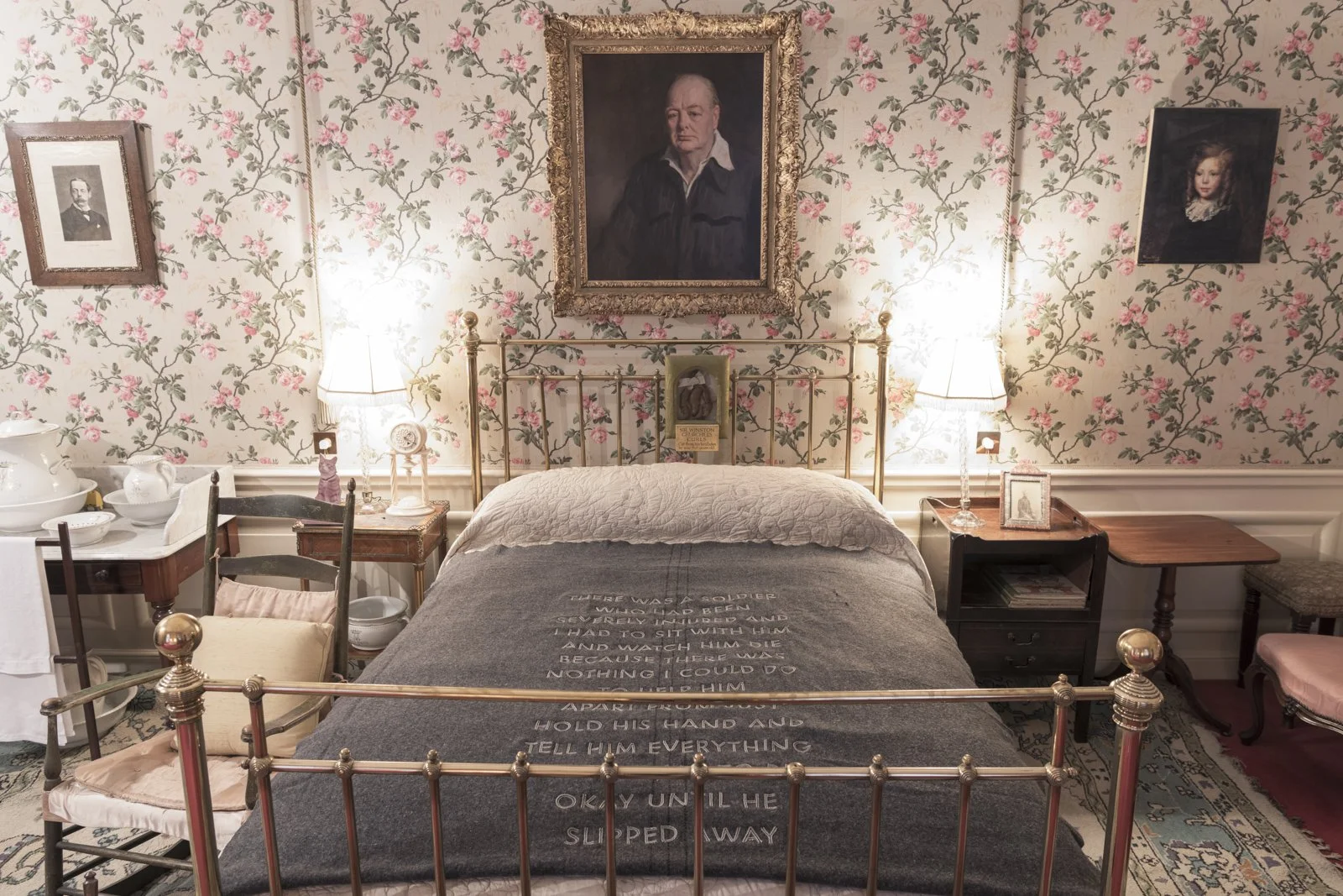 THERE WAS A SOLDIER, 2017
Installation: SOFTER: Jenny Holzer at Blenheim Palace, Blenheim Palace, Woodstock, England, 2017
September 29–December 31, 2017
Text: Interviews with current and former members of the British military, © 2017 by the Not Forg