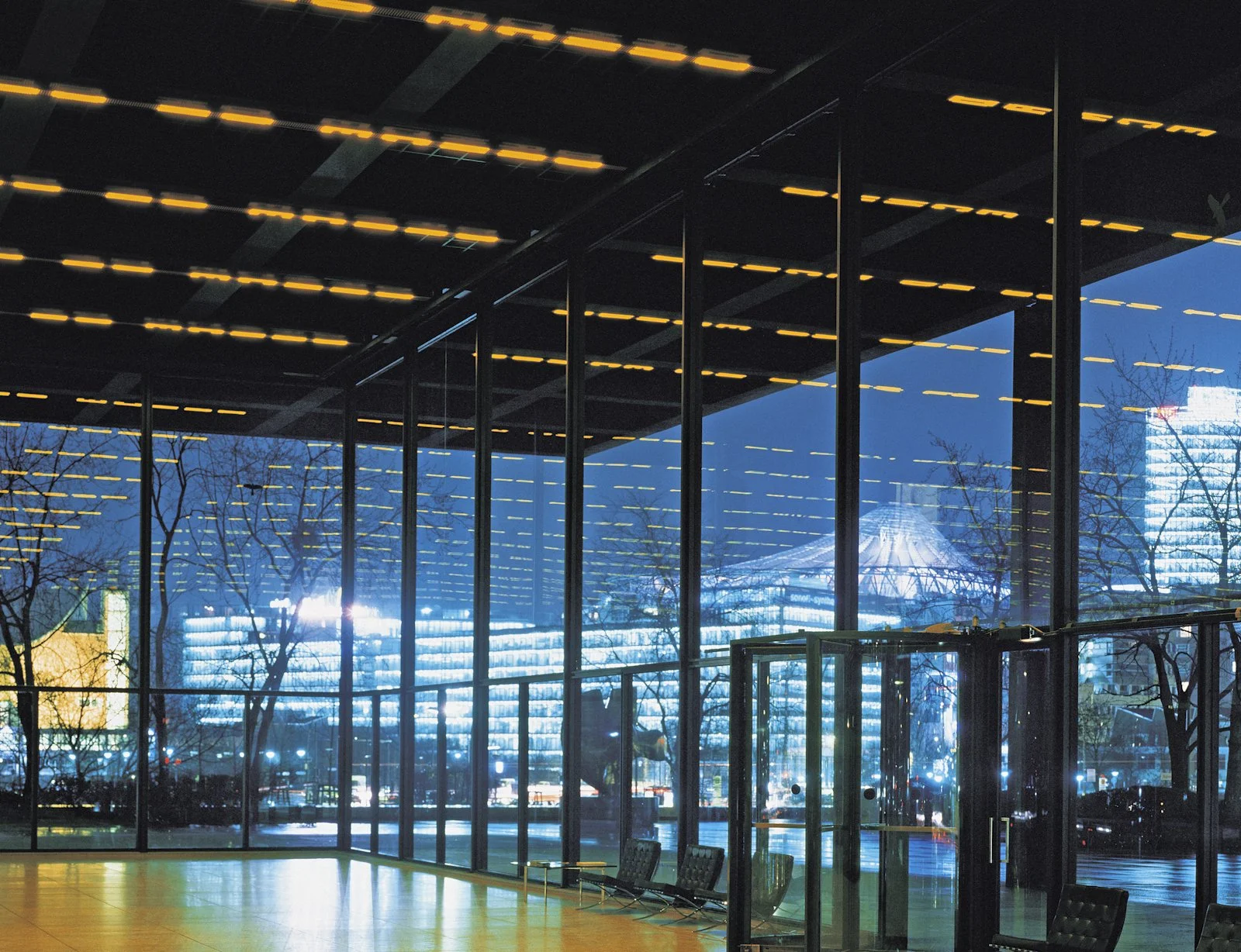 Site: Neue Nationalgalerie, Berlin
February 4–April 16, 2001
Text: Survival, 1983–85
Photo: Attilio Maranzano
