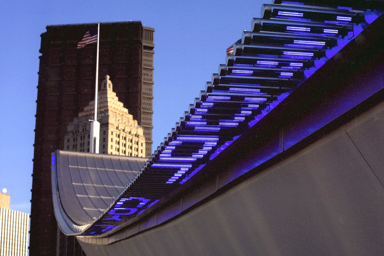 Site: David L. Lawrence Convention Center, Pittsburgh, Pennsylvania, USA
July 20, 2005–
Text: Hiding Place by John Edgar Wideman, © 1981 by the author. Used with permission of the Wylie Agency, Inc.
Photo: Joshua Franzos Photography