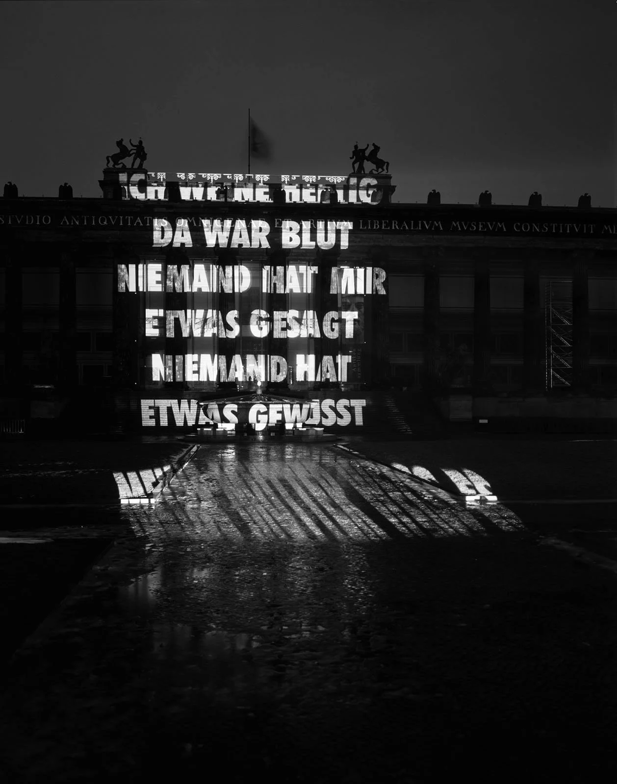 Site: Altes Museum, Berlin, Germany
February 5, 2001
Text: Arno, 1996
Projection: FX Productions; Charles Passarelli
Photo: Attilio Maranzano