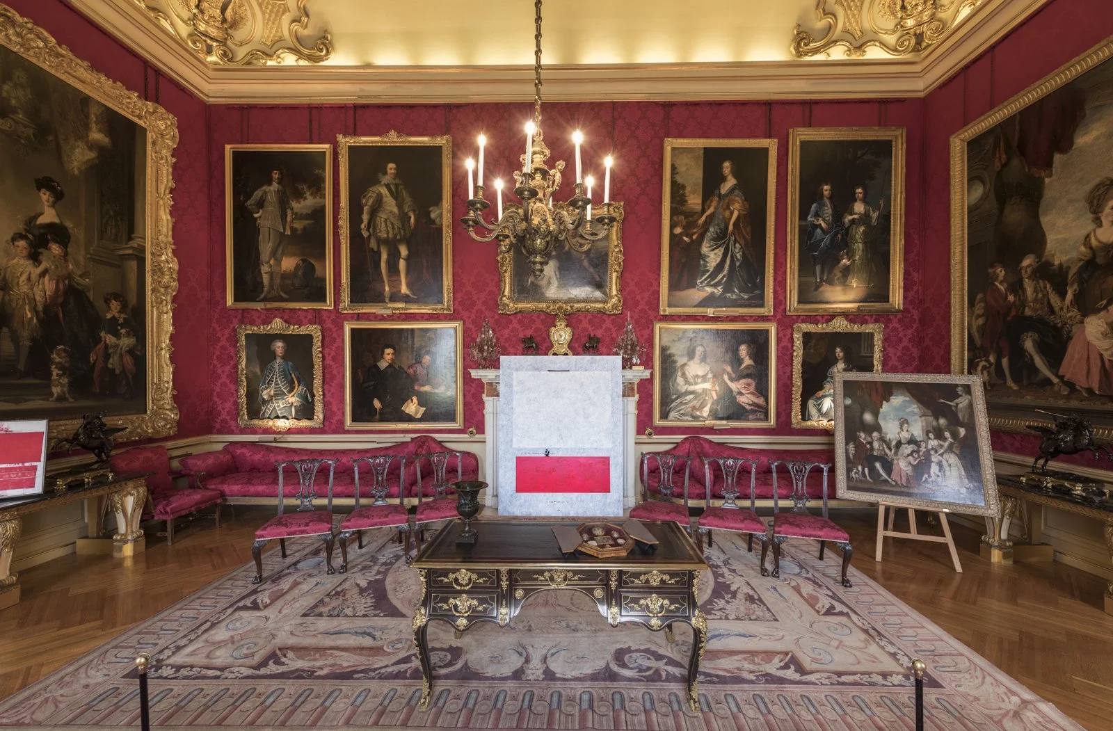Shifting to Softer Targets, 2014–15; ENCLOSURE 3, 2017
Installation: SOFTER: Jenny Holzer at Blenheim Palace, Blenheim Palace, Woodstock, England, 2017
September 29–December 31, 2017
Texts: U.S. government documents
Photo: Tom Lindboe