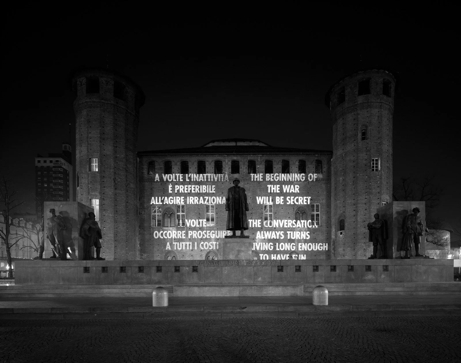 Site: Palazzo Madama, Turin, Italy
November 30, 2005–March 15, 2006
Text: Truisms, 1977–79; Survival, 1983–85
Projection: FX Productions; Charles Passarelli
Photo: Attilio Maranzano