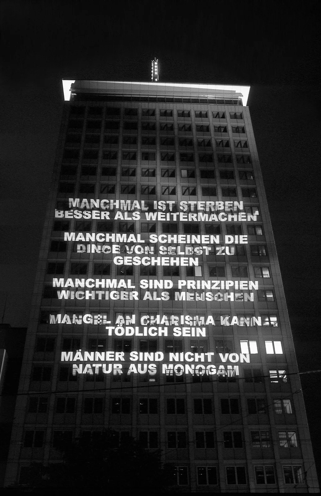 Site: Ringturm, Vienna, Austria
October 11, 1998
Text: Truisms, 1977–79
Projection: Skypictures; Aubert Lee
Photo: Christian Wachter