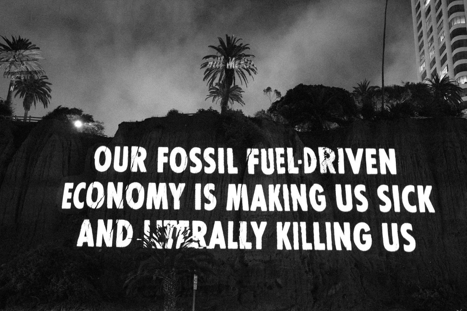 HURT EARTH, 2022
Light projection
Los Angeles
Text: Jamaal Bowman, statement during US House session,Washington, DC, July 21, 2021.
© 2022 Jenny Holzer, member Artists Rights Society (ARS), NY
Photo: Larry Hammerness
