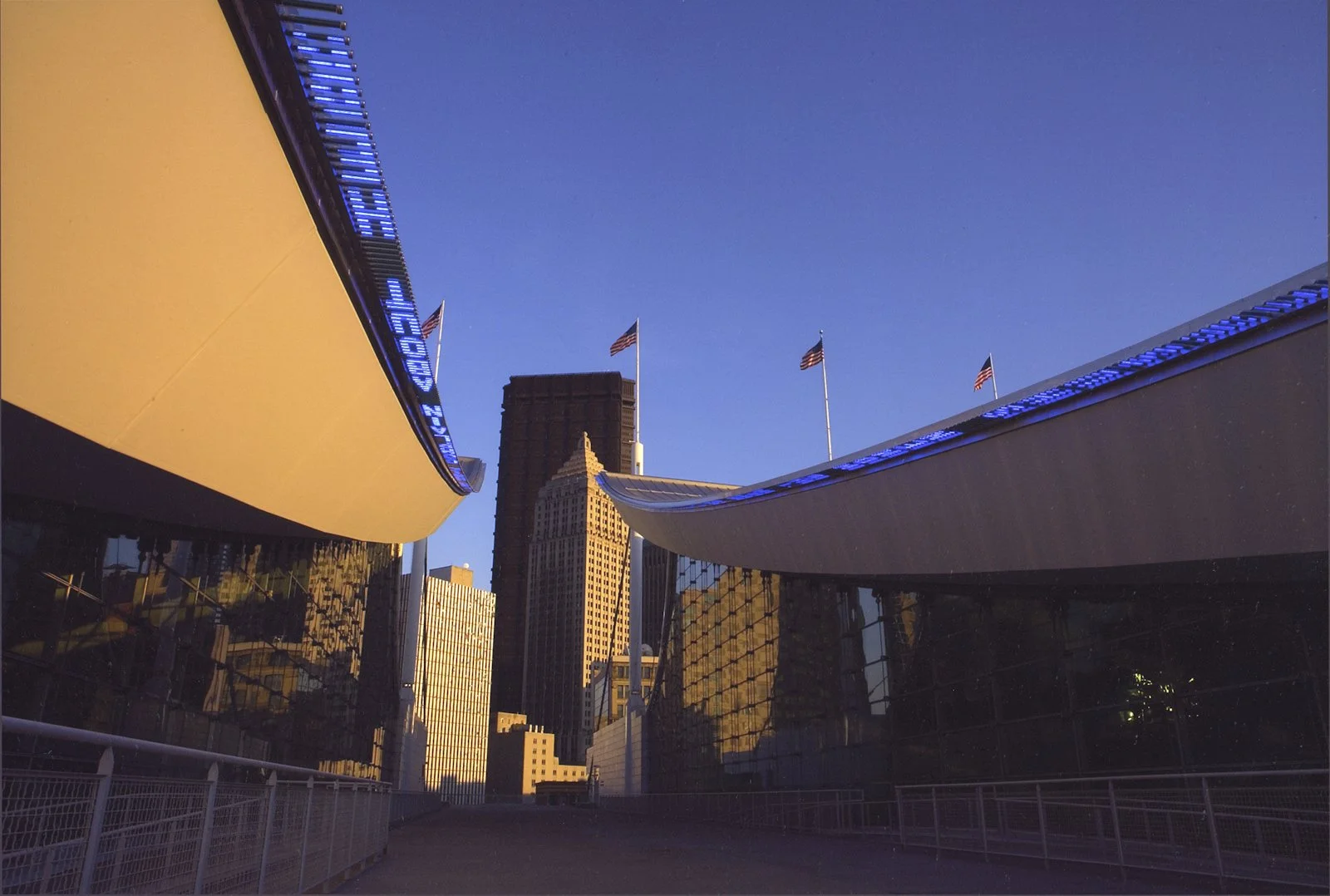 Site: David L. Lawrence Convention Center, Pittsburgh, Pennsylvania, USA
July 20, 2005–
Text: Out of This Furnace by Thomas Bell, © 1941 by the author. Used with permission of Curtis Brown Ltd.; Hiding Place by John Edgar Wideman, © 1981 by the autho