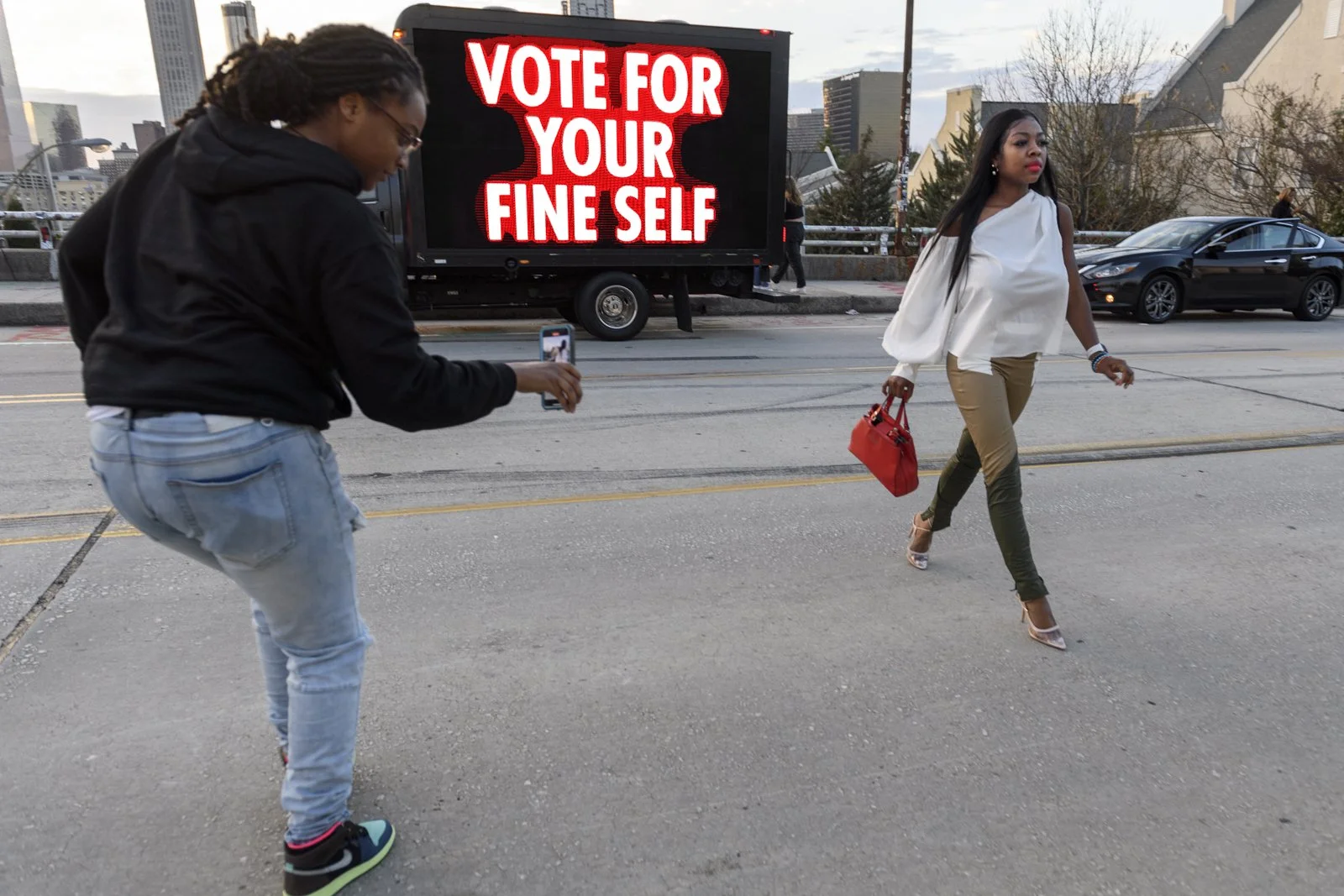 YOU VOTE
© 2020 Jenny Holzer, ARS
Photo: Filip Wolak