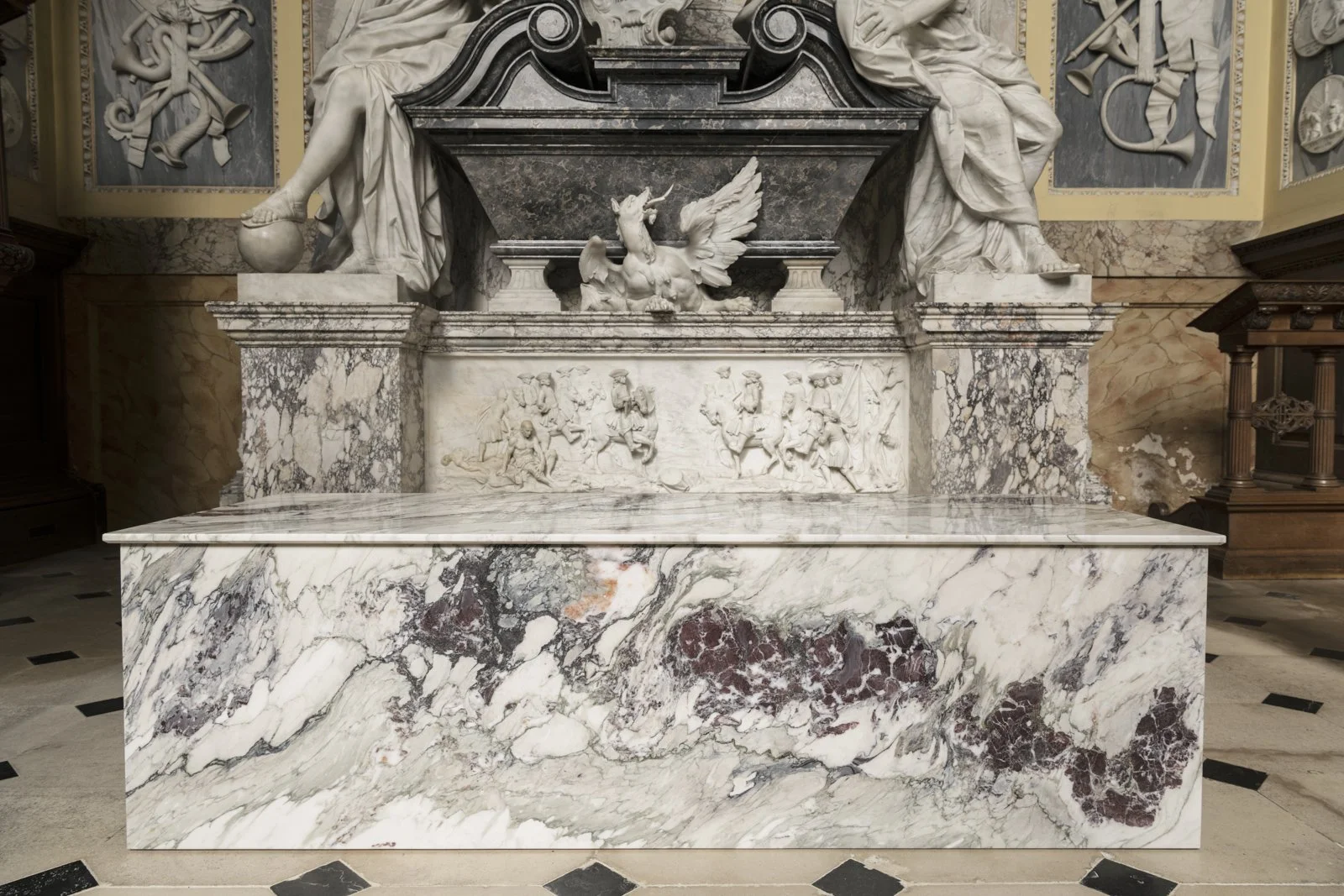 STILL LIFE, 2017
Installation: SOFTER: Jenny Holzer at Blenheim Palace, Blenheim Palace, Woodstock, England, 2017
September 29–December 31, 2017
Text: “Still Life” from Building the Barricade by Anna Świrszczyńska, English translation by Piotr Florcz