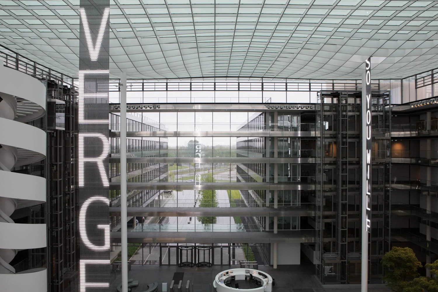 Site: Talanx AG, Hanover, Germany
April 23, 2014–
Text: Living, 1980–82; Survival, 1983–85
Photo: Martin Bühler