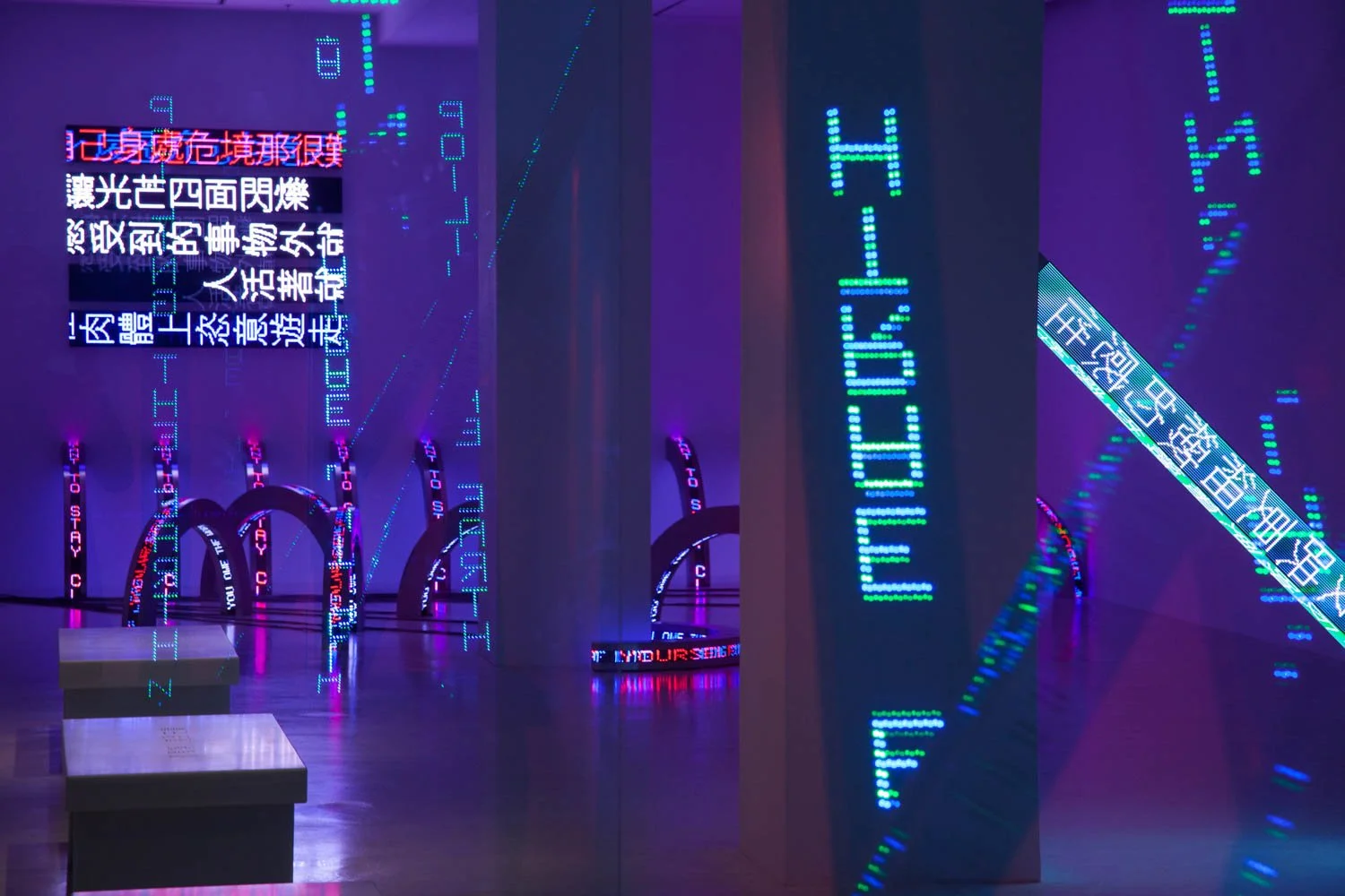 Site: Pearl Lam Galleries, Hong Kong
September 19–November 2, 2013
Text: Survival, 1983–85; Truisms, 1977–79
Photo: Collin LaFleche