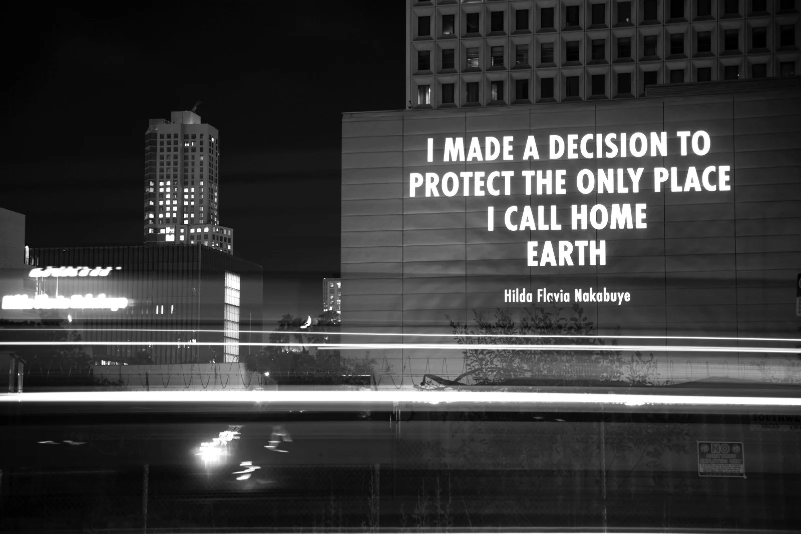 HURT EARTH, 2022
Light projection
Los Angeles
Text: Hilda Flavia Nakabuye, speech at C40 World MayorsSummit, Copenhagen, October 11, 2019. Used with permissionof the author.
© 2022 Jenny Holzer, member Artists Rights Society (ARS), NY
Photo: Larry Ha