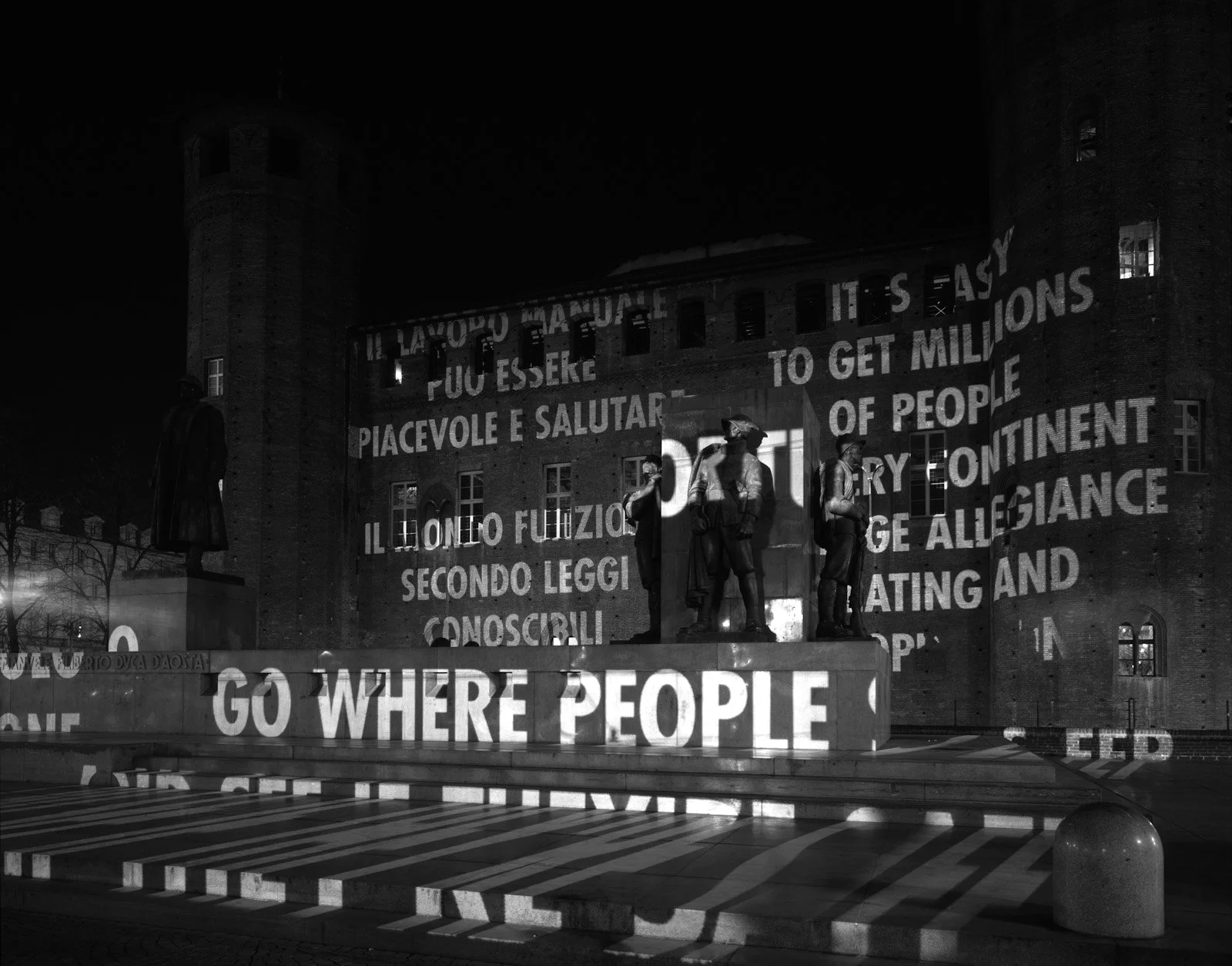 Site: Palazzo Madama, Turin, Italy
November 30, 2005–March 15, 2006
Text: Truisms, 1977–79; Survival, 1983–85
Projection: FX Productions; Charles Passarelli
Photo: Paolo Pellion