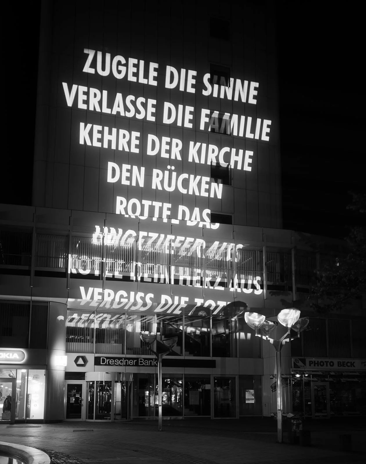 Site: Dresdner Bank, Duisburg, Germany
April 27, 2004
Text: Inflammatory Essays, 1979–82
Projection: FX Productions; Charles Passarelli
Photo: Attilio Maranzano