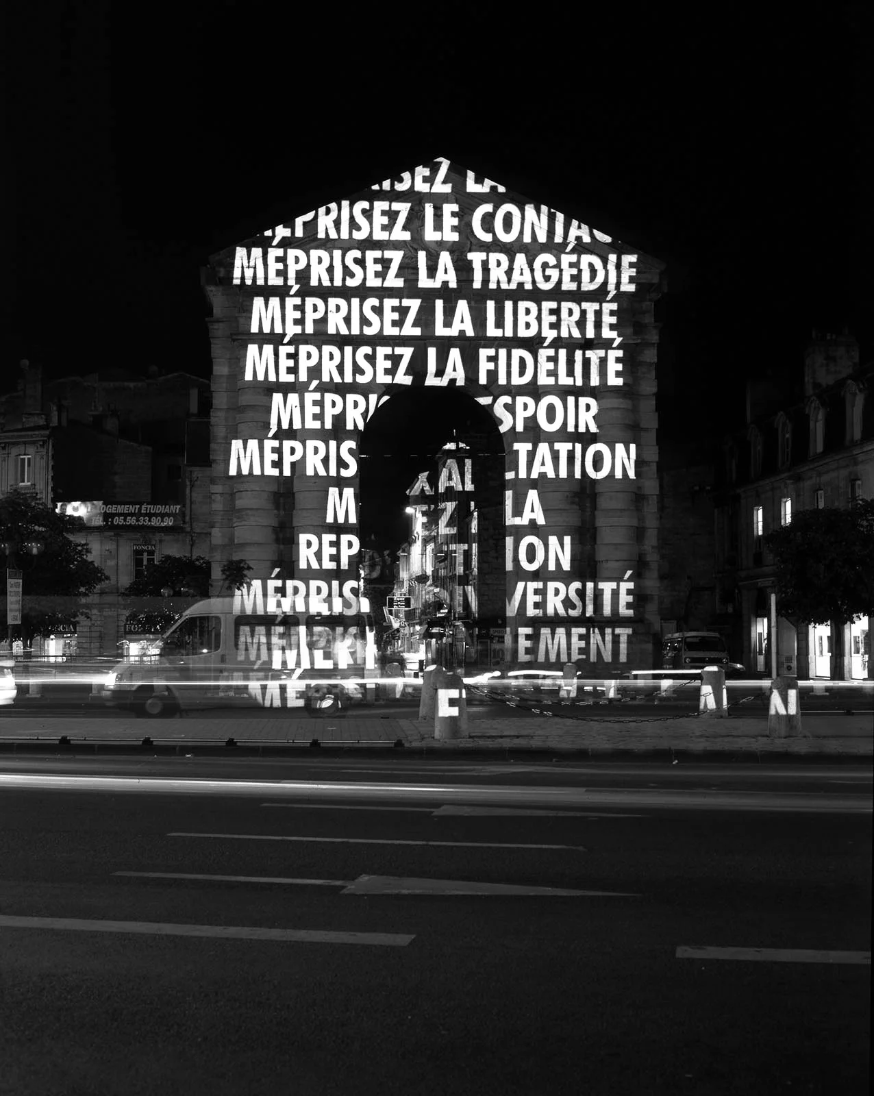 Site: Place de la Victoire, Bordeaux, France
May 31, 2001
Text: Inflammatory Essays, 1979–82
Projection: FX Productions; Charles Passarelli; Laurent Benetiere
Photo: Gaëlle Deleflie