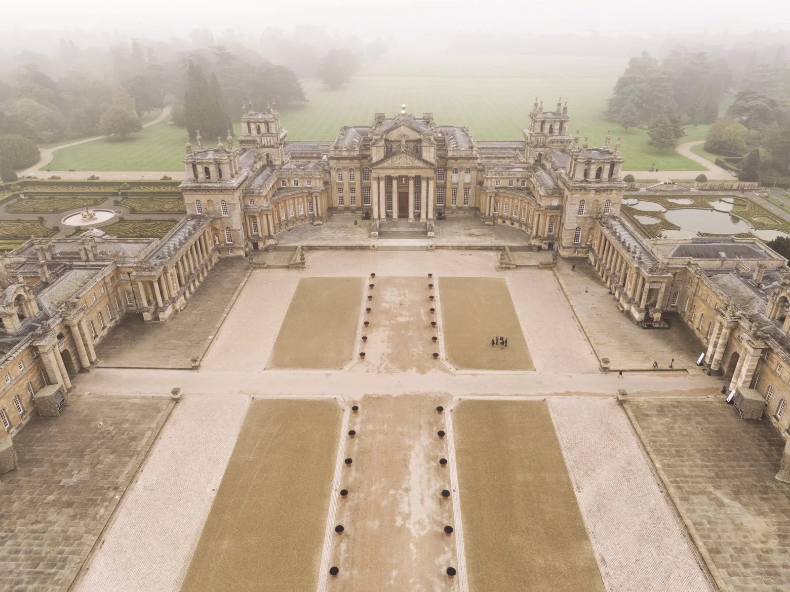 Black Pots, 2017
Installation: SOFTER: Jenny Holzer at Blenheim Palace, Blenheim Palace, Woodstock, England, 2017
September 29–December 31, 2017
Photo: Tom Lindboe