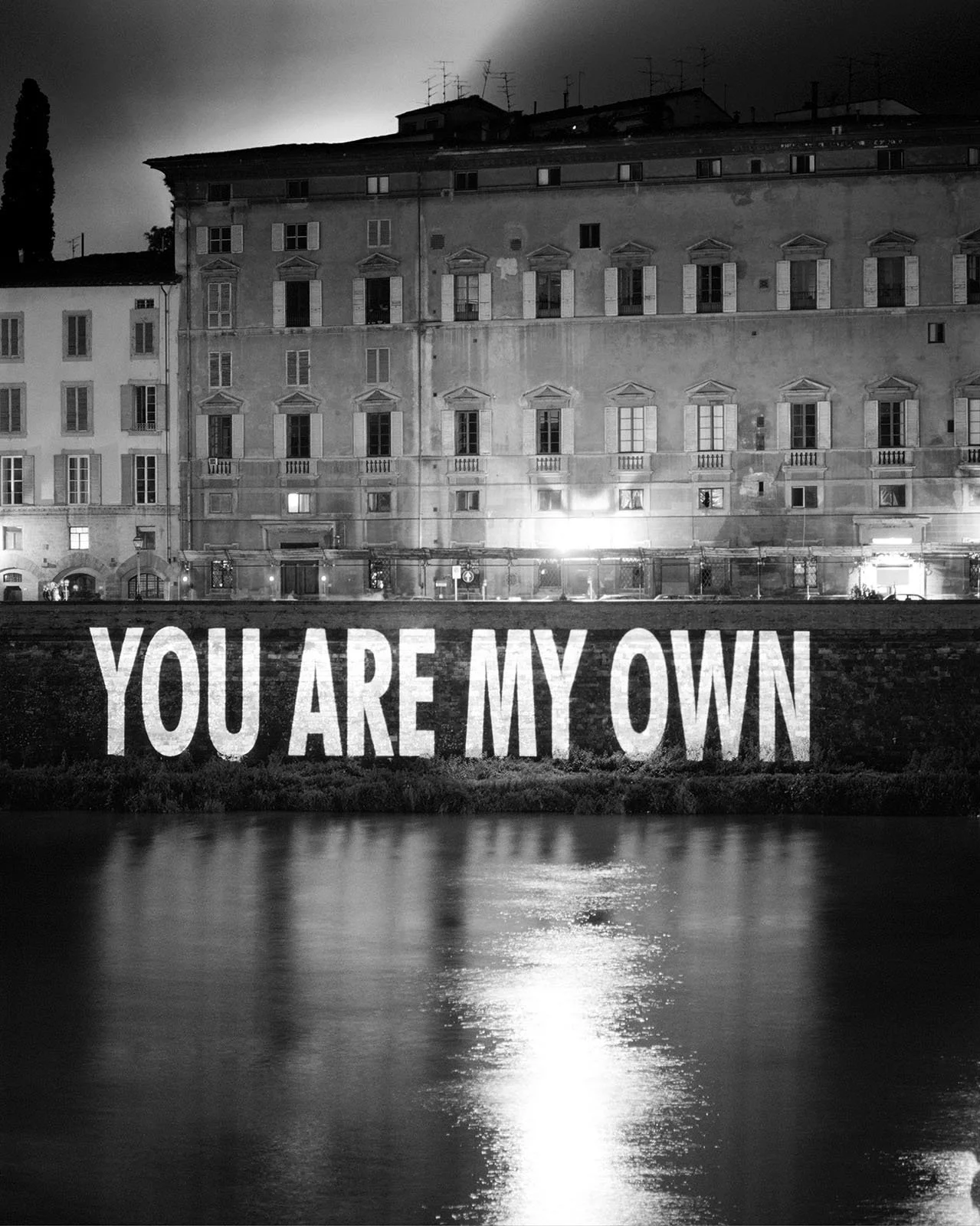 Site: Arno River, Palazzo Tempi, Via de’ Bardi, Florence, Italy
September 20-22, 1996
Text: Arno, 1996
Projection: Skypictures; Aubert Lee
Photo: Attilio Maranzano