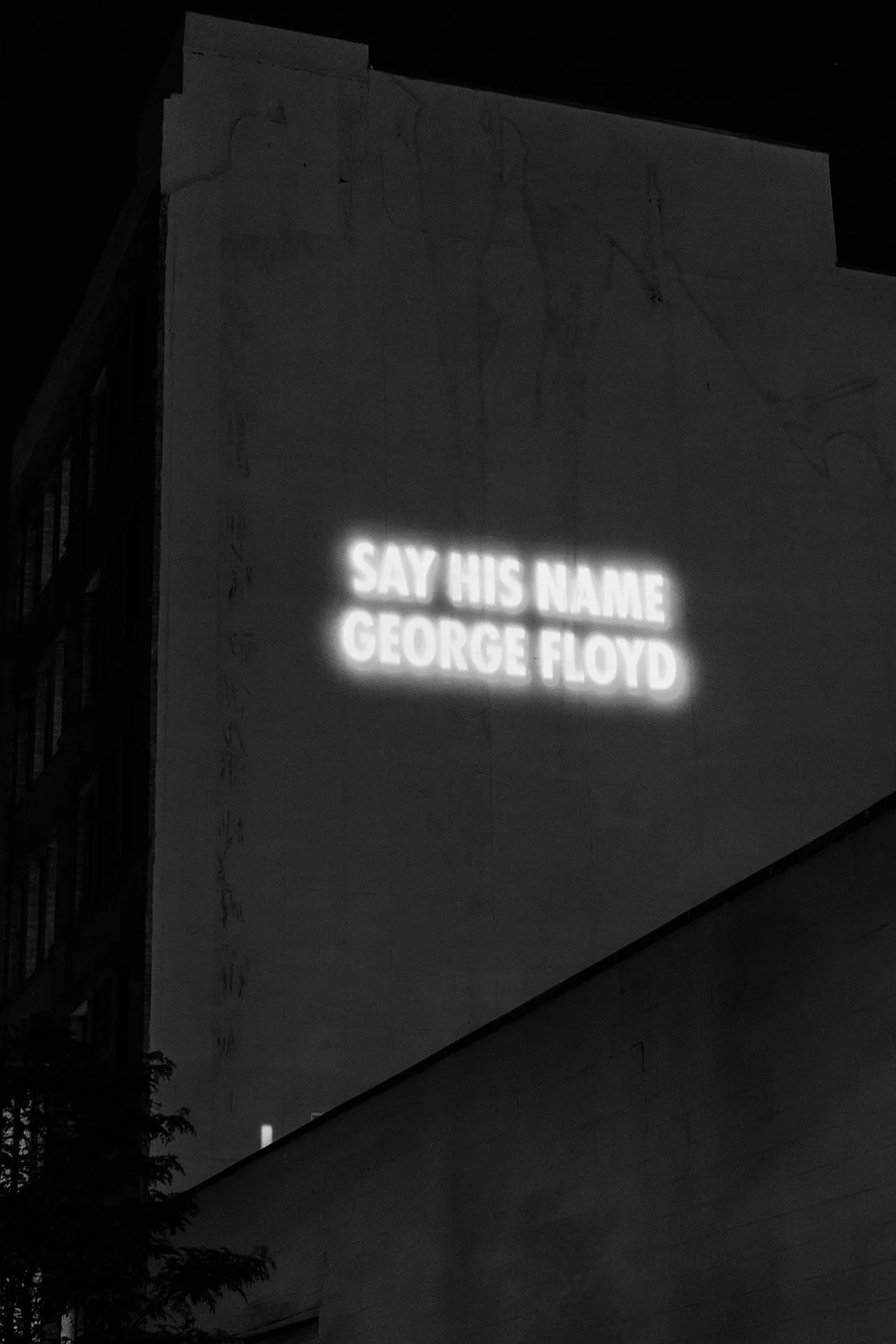 IN MEMORIAM, 2020
Light projection
77 Washington Avenue, New York
Text: Transcription of George Floyd’s last words plus 115 names of Black individuals who lost their lives to police violence and/or other forms of racial violence.
© 2020 Jenny Holzer,