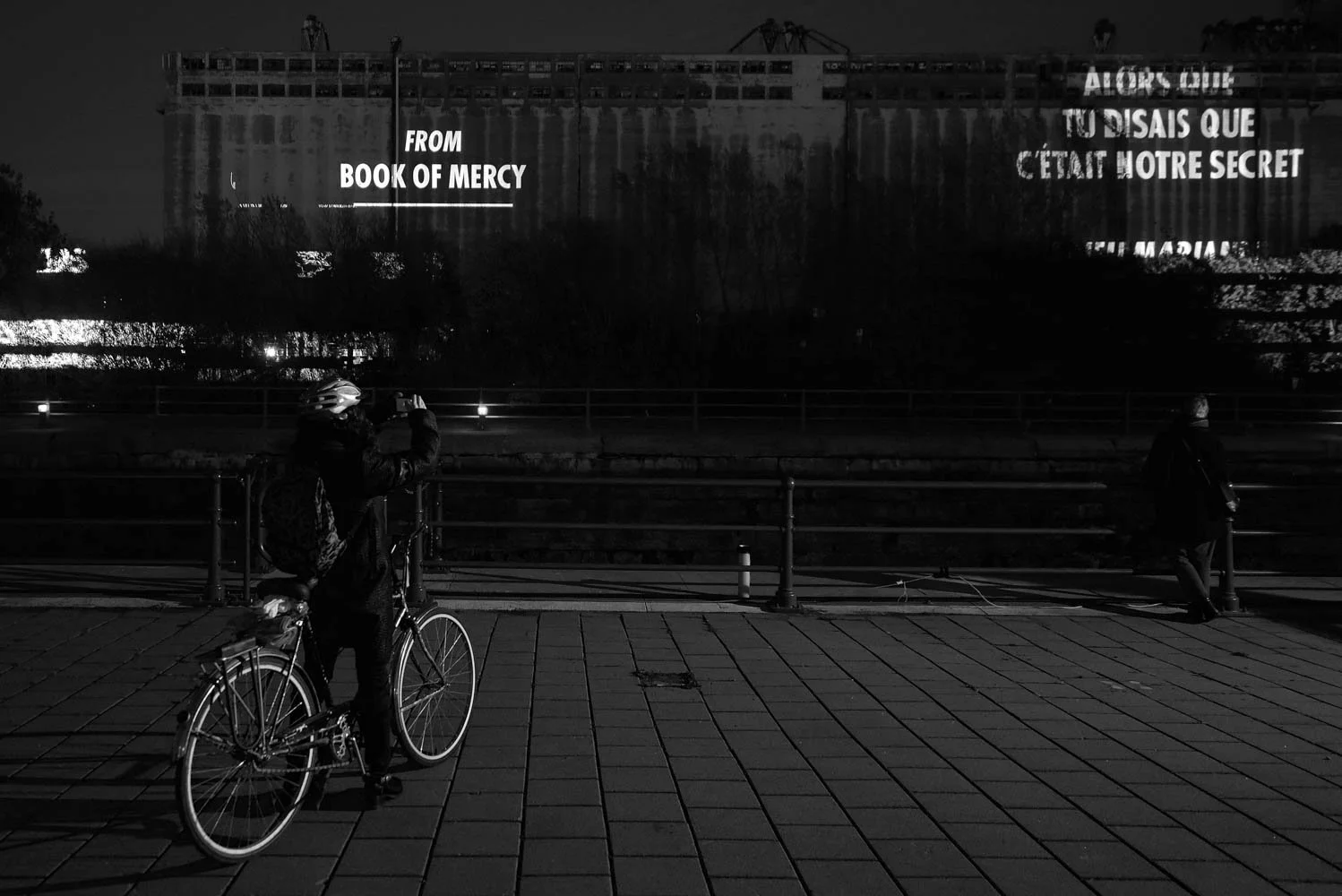 Site: Grain Silo No. 5, Old Port, Montreal, Canada
November 7-11, 2017
Text: “15” from Book of Mercy by Leonard Cohen, © 1984 by the author.
Used with permission of McClelland & Stewart Inc. “Adieu Marianne” from
Musique d’ailleurs: Anthologie de poè