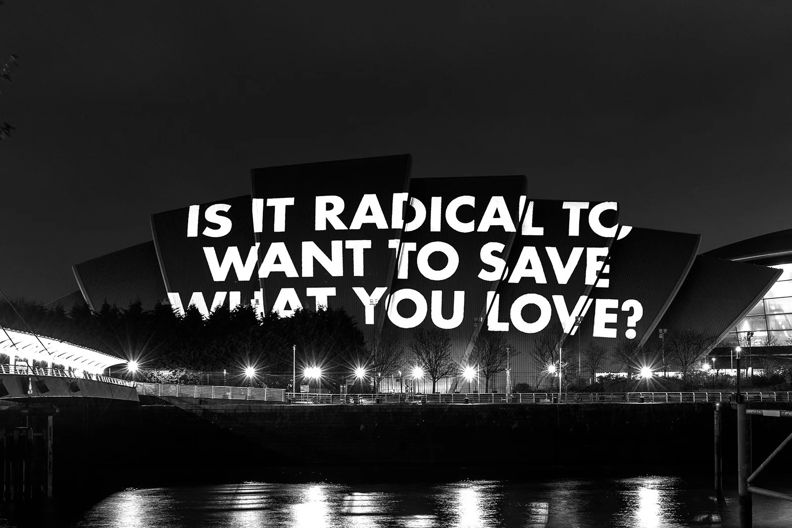 HURT EARTH, 2021
Light projection
SEC Armadillo, Glasgow
Text: Vic Barrett, “Voices Leading the Next Generation on theGlobal Climate Crisis,” US Congressional hearing, September18, 2019
© 2021 Jenny Holzer, member Artists Rights Society (ARS), NY
Pho