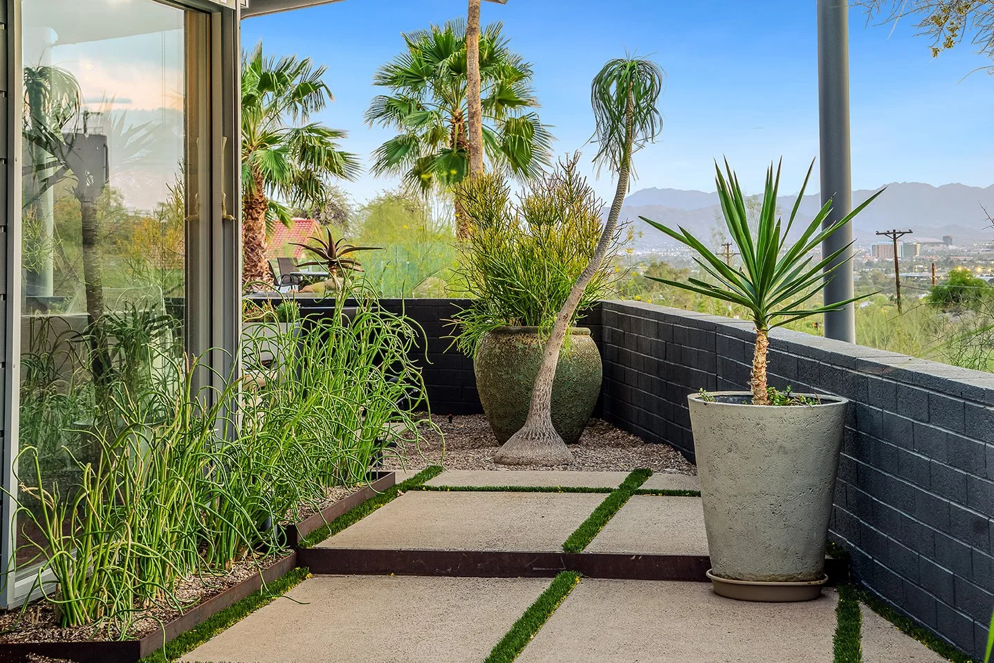 Modern Desert Hardscape & Facade