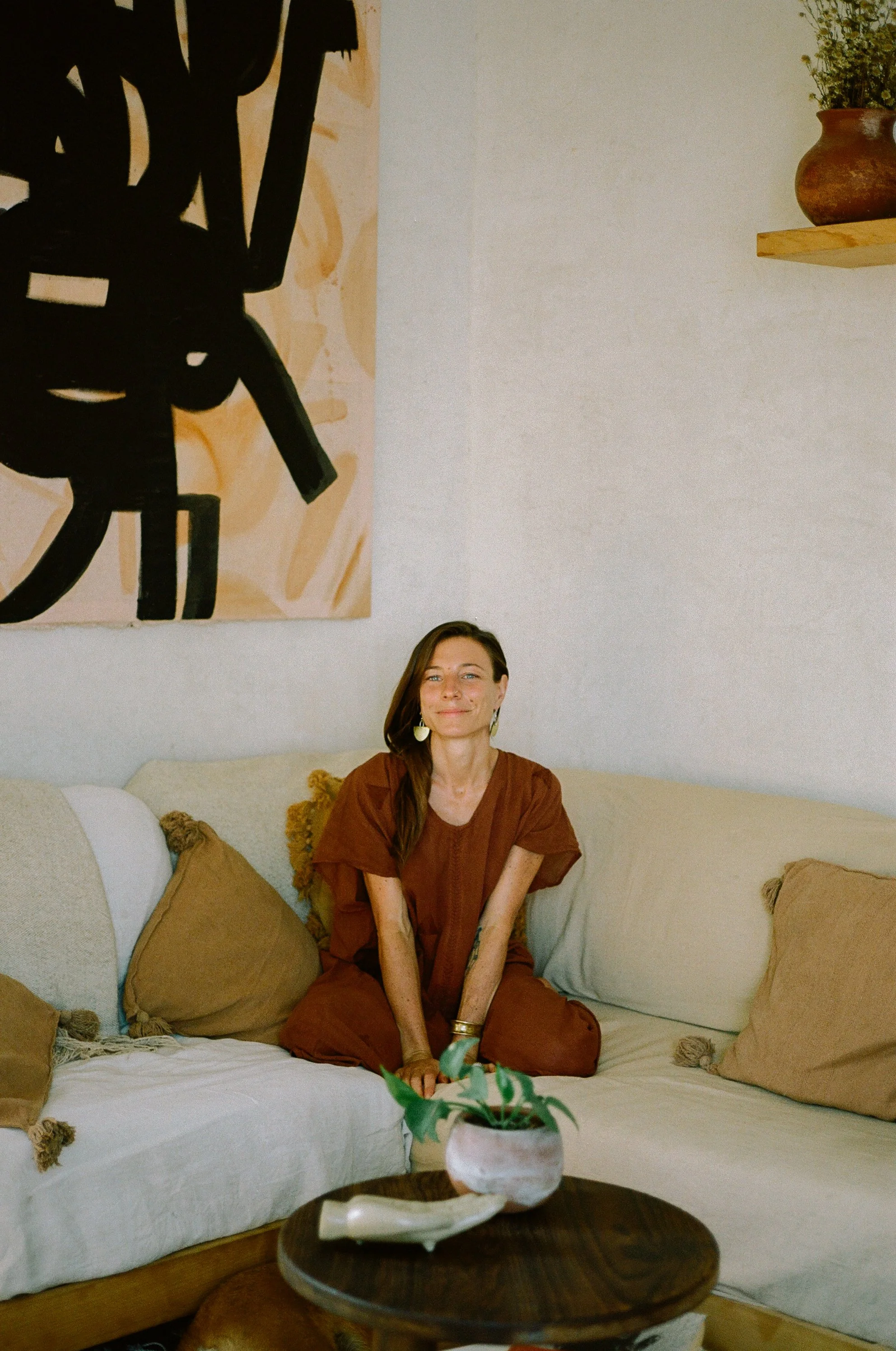 Déa Terra deaterra dea terra Camille Pelloux, herboriste, formatrice, santé holistique école en ligne naturopathie herboristerie transmission santé holistique traditionnelle européenne formation e-learning workshop écologie éco-responsabilité