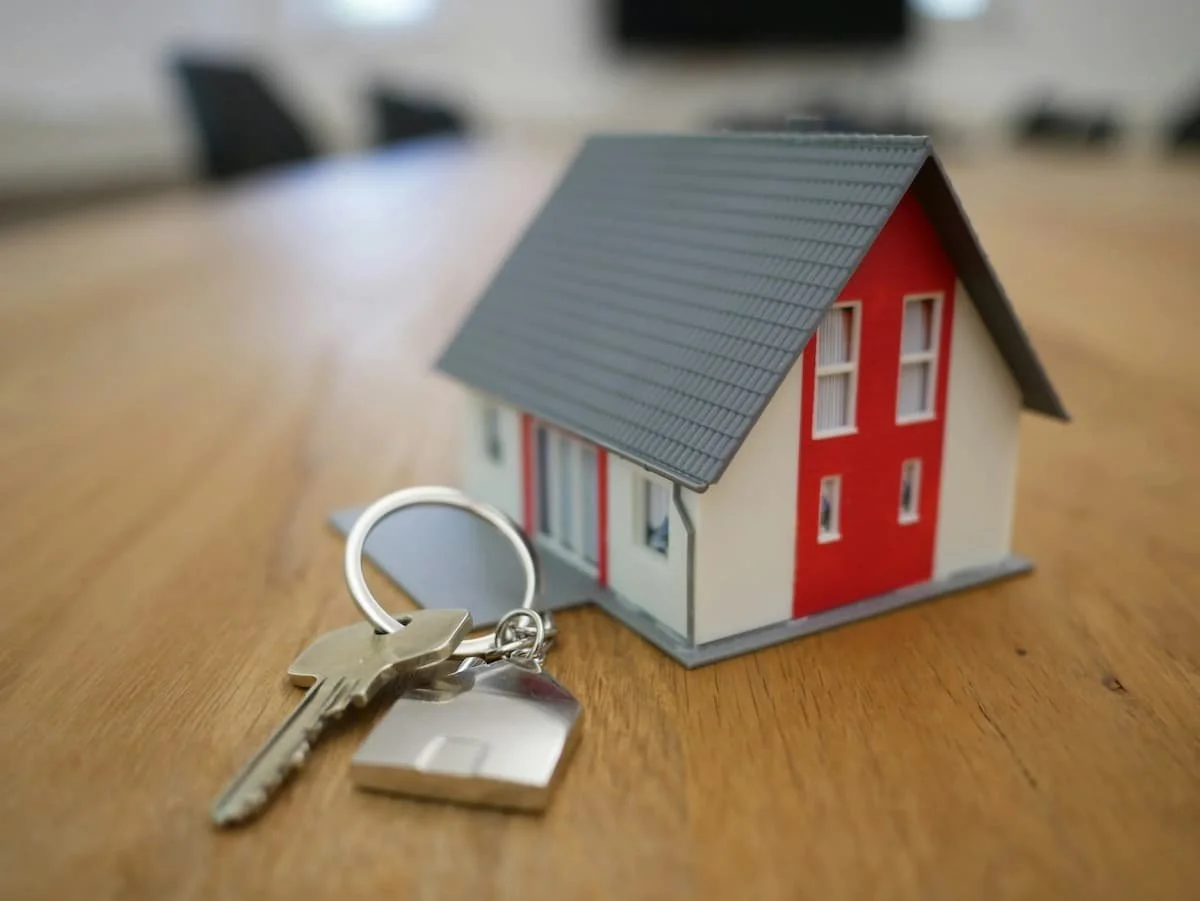Certified Loan Signing Agent assisting with real estate closing documents in Lakewood, CO