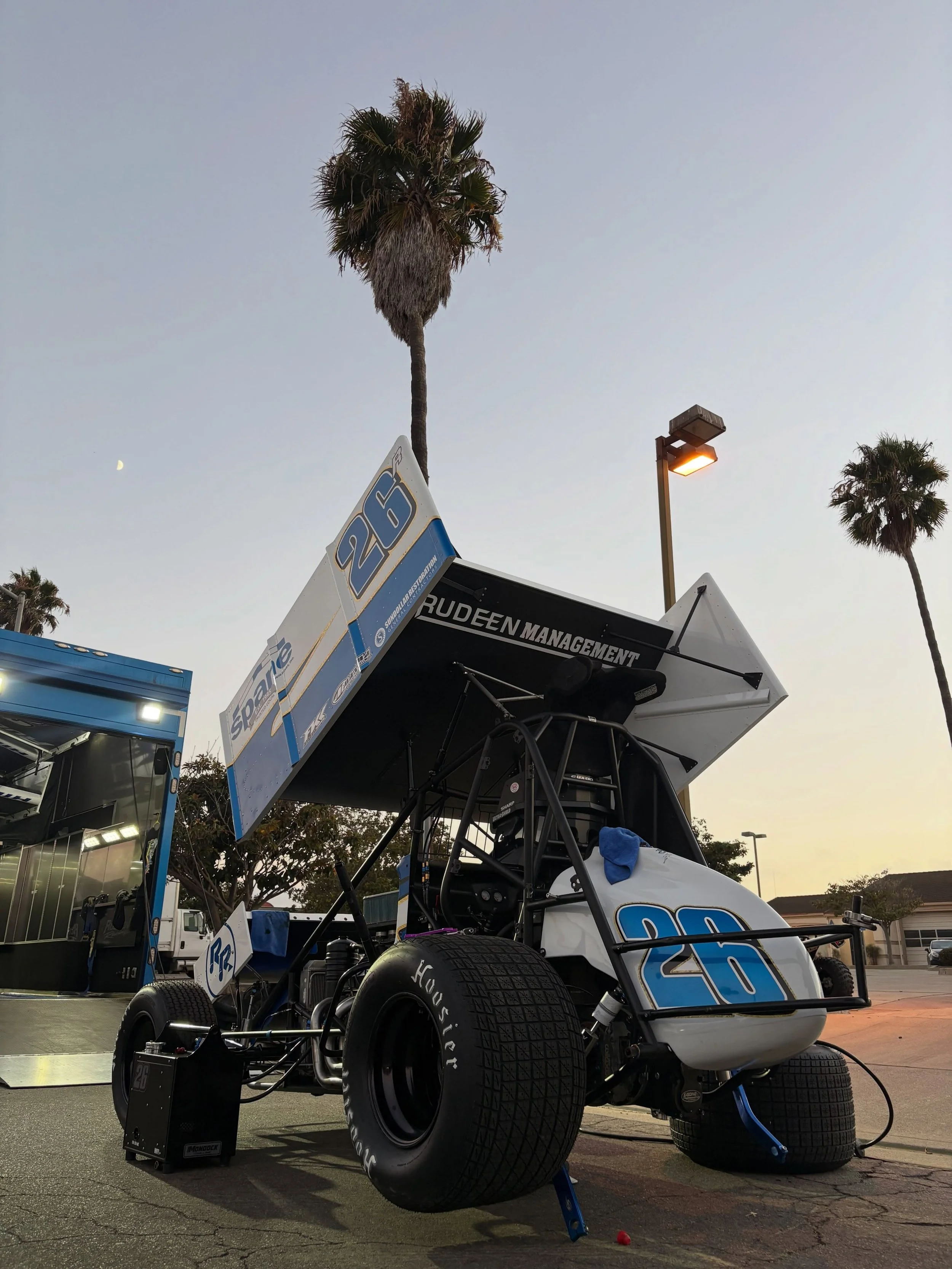 Sprint cars &bull; Palm Trees🌴&bull; Time to go racing in California👊🏼