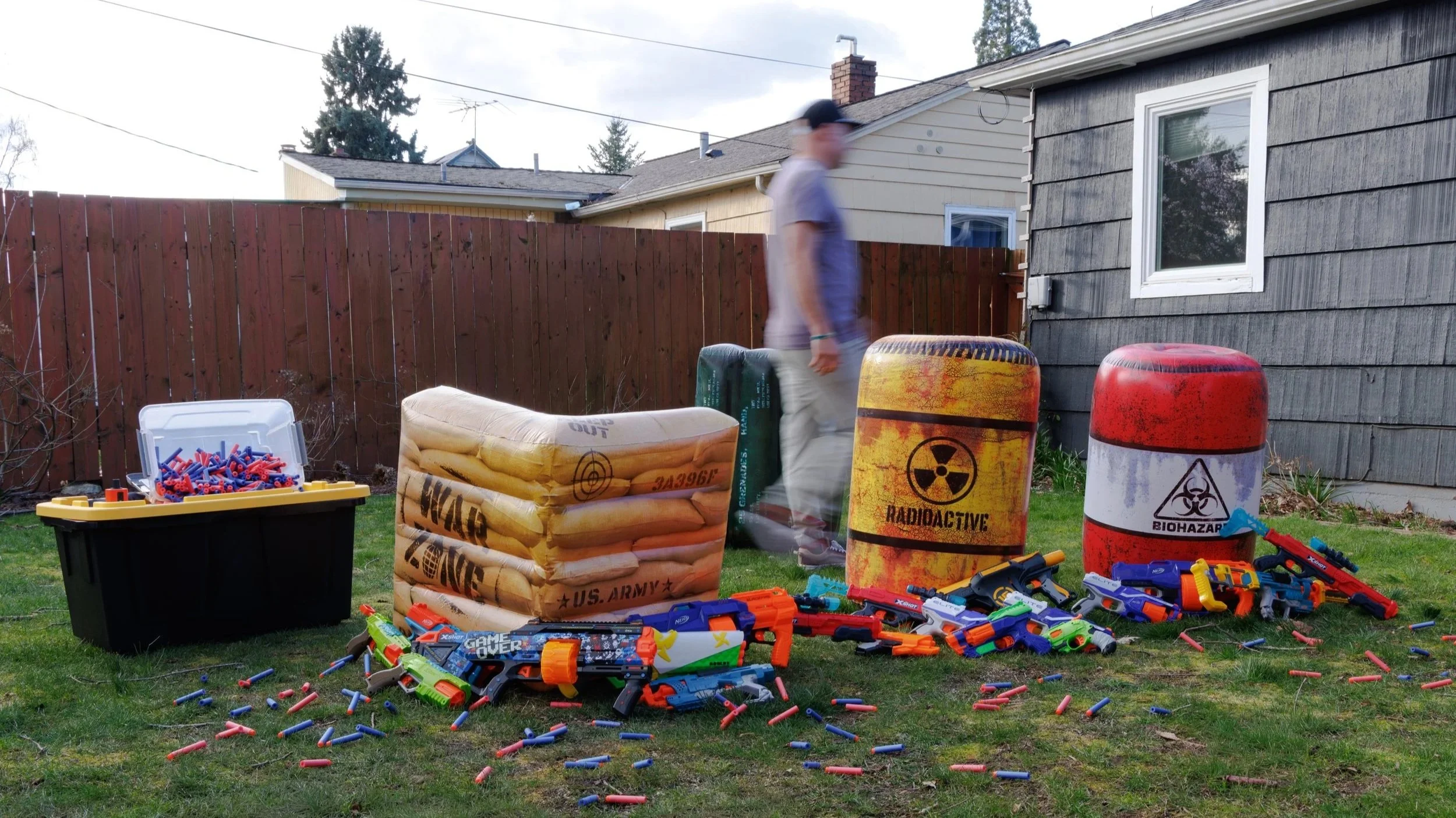 Package of Nerf Party, with dart, blasters and barricades