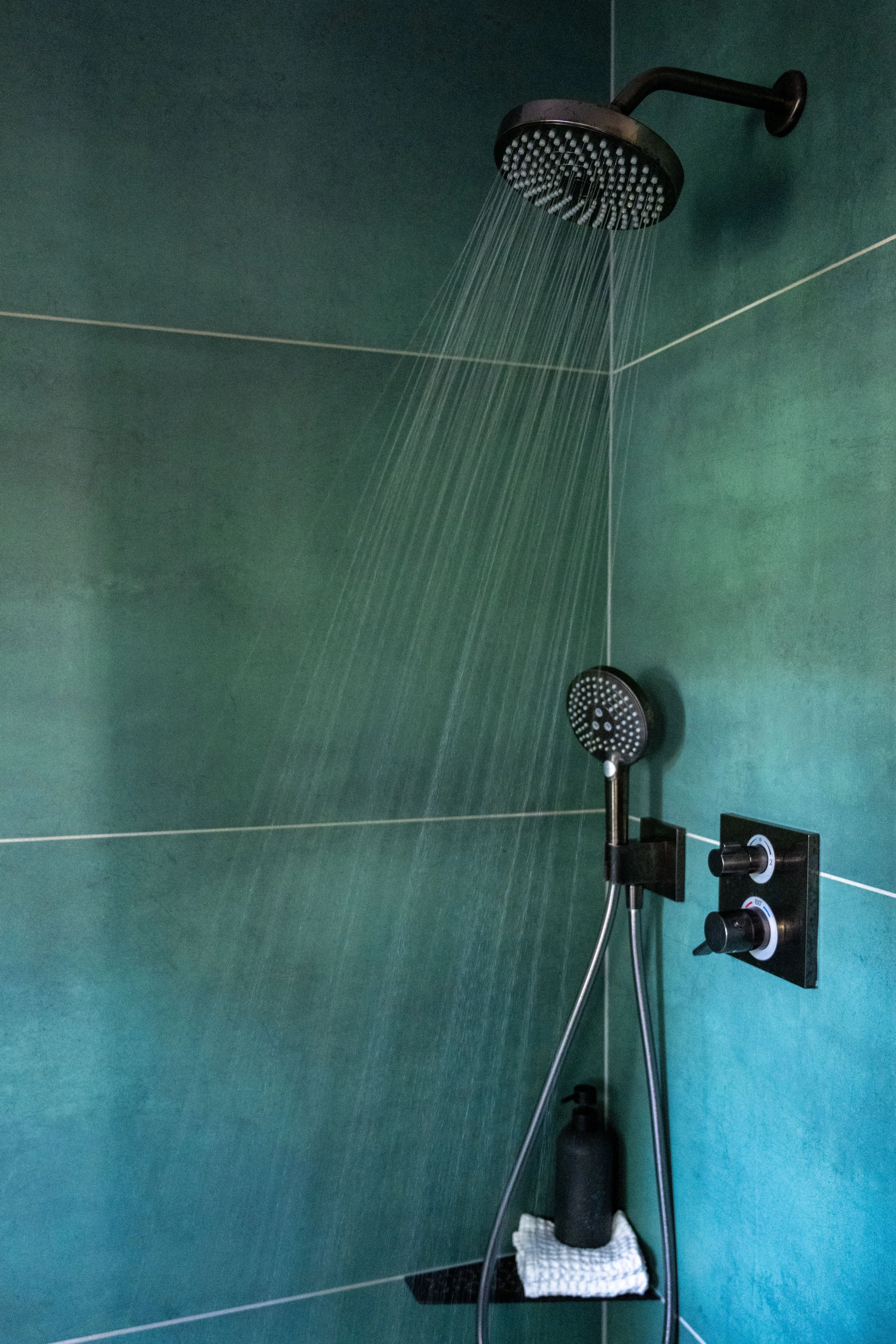 Green tiled shower of Maitri Guest House